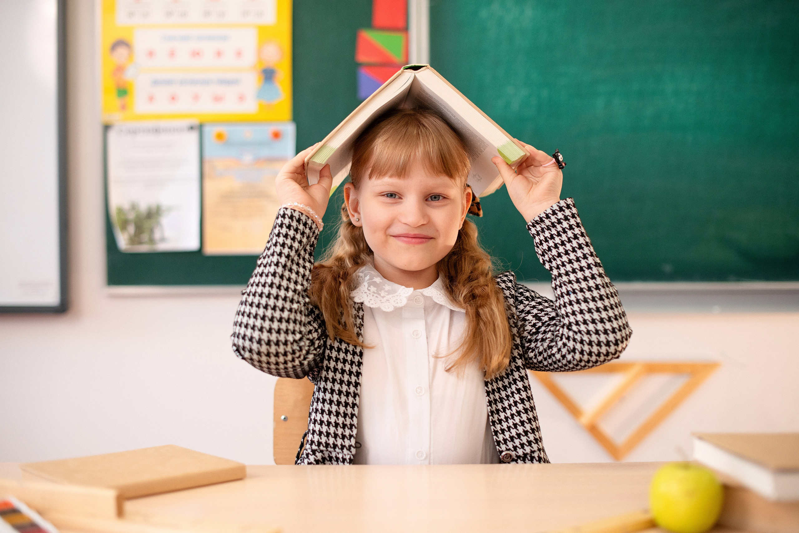 Памятные снимки учащихся младших и старших классов в Сургуте и Нефтеюганске — профессиональное портфолио детской и школьной фотографии.