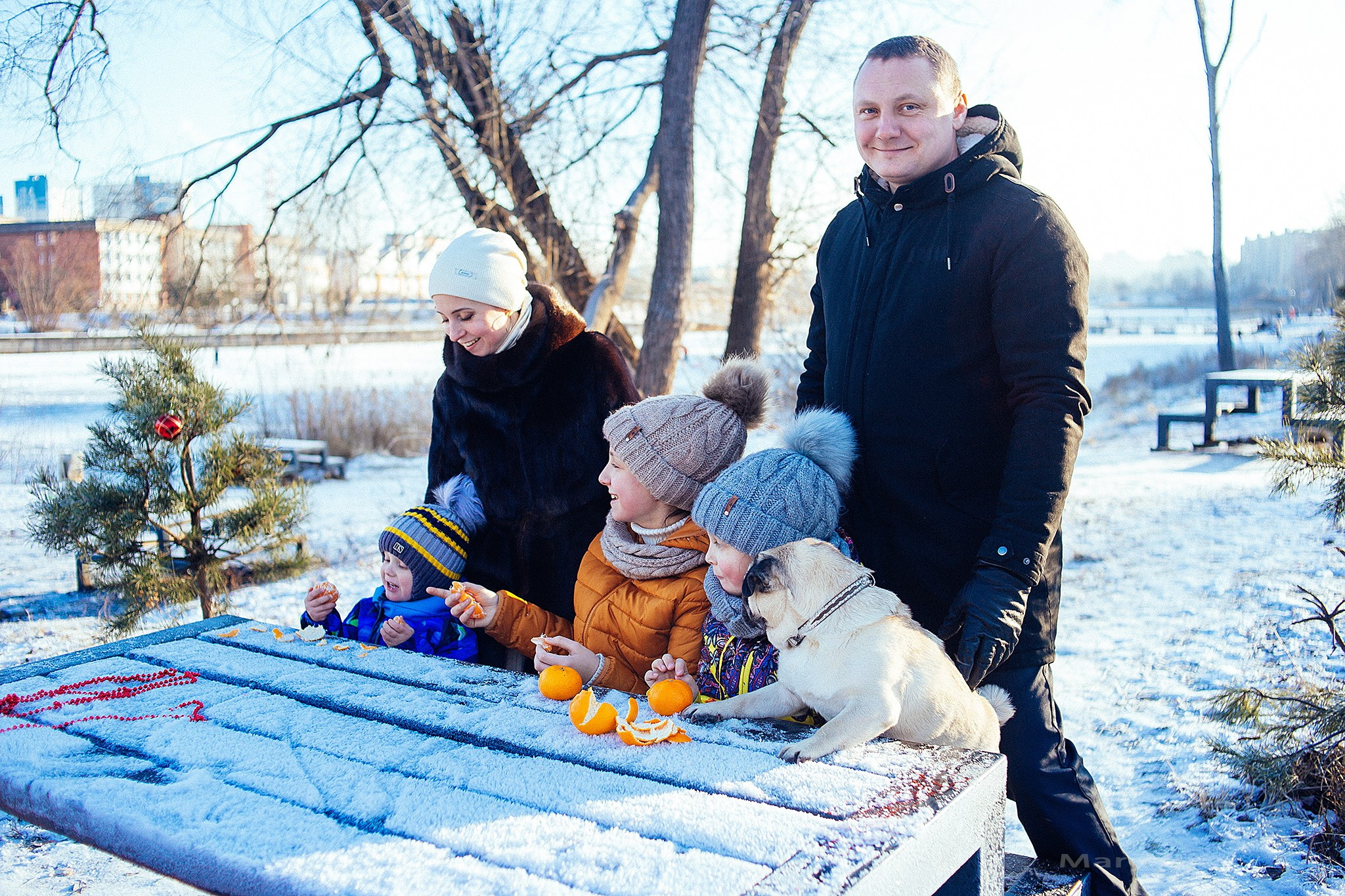 Зимняя фотопрогулка на мещерском озере с мандаринами. Детский и семейный фотограф, фотограф мероприятий Нижний Новгород