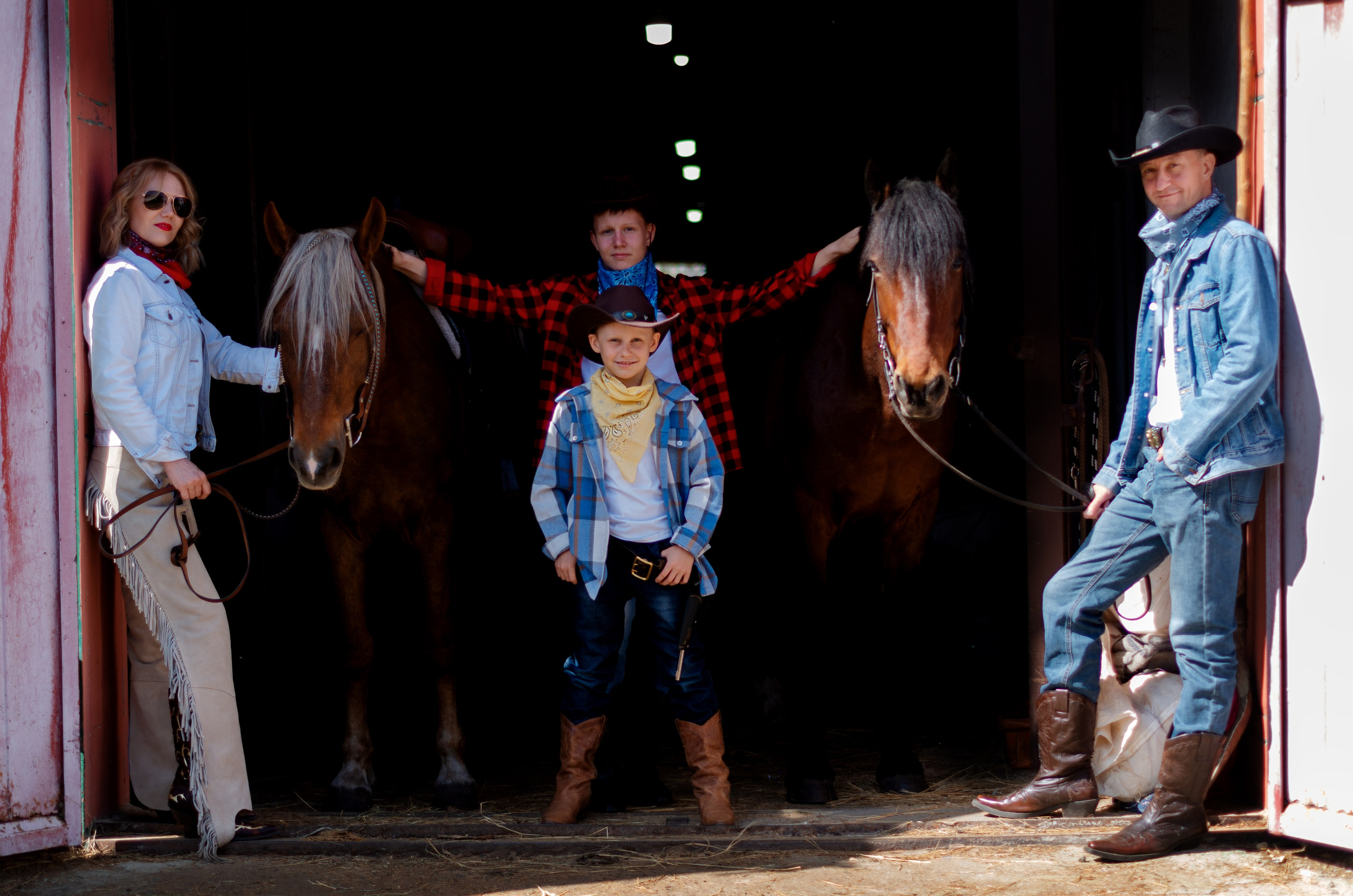 Western. Фотограф Марина Доглядная Челябинск фотосессии с лошадьми, мотоциклами