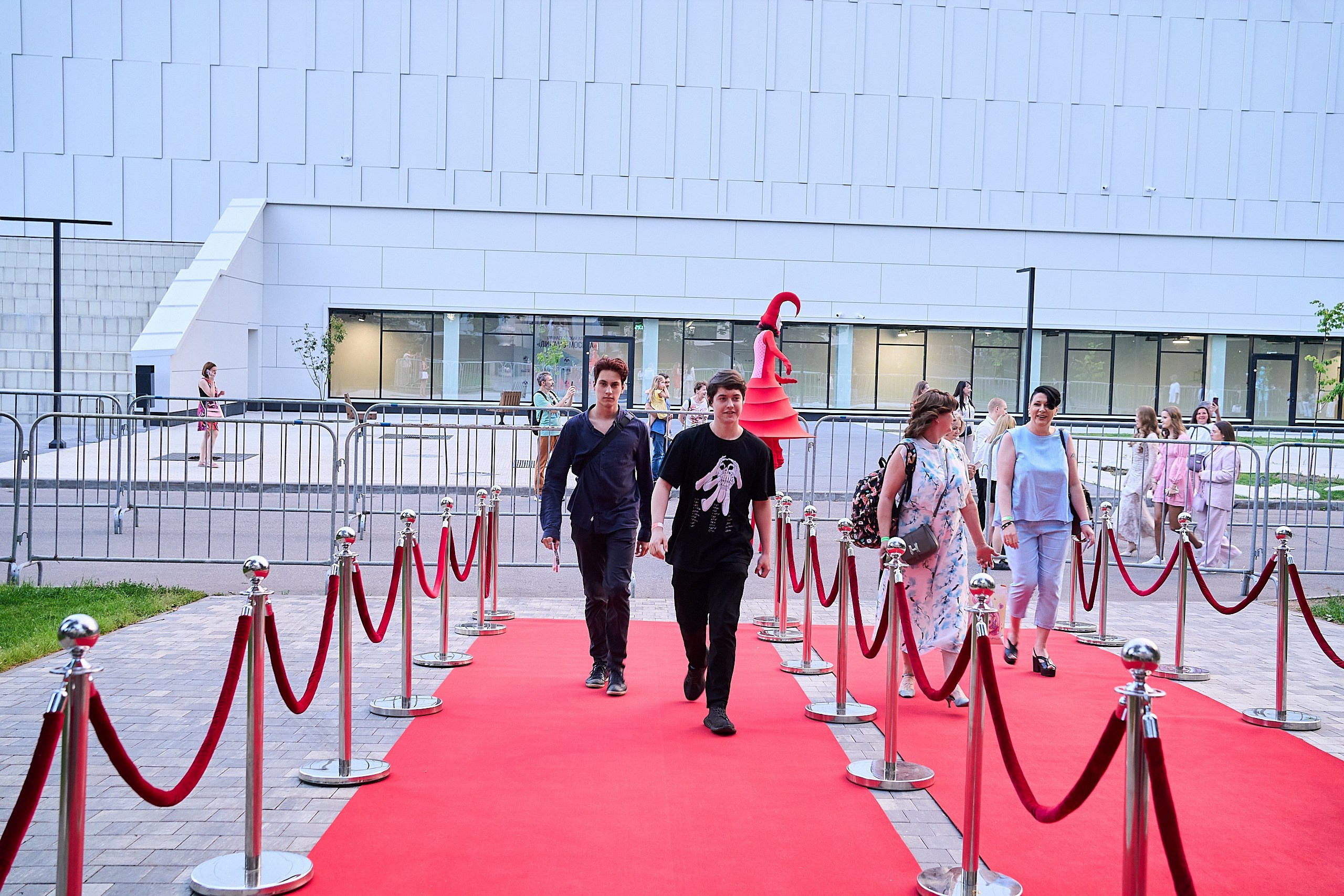 Выпускной 2024 концертный зал Академия ВТБ. Фотограф и Видеограф в Москве. Олег Корушев