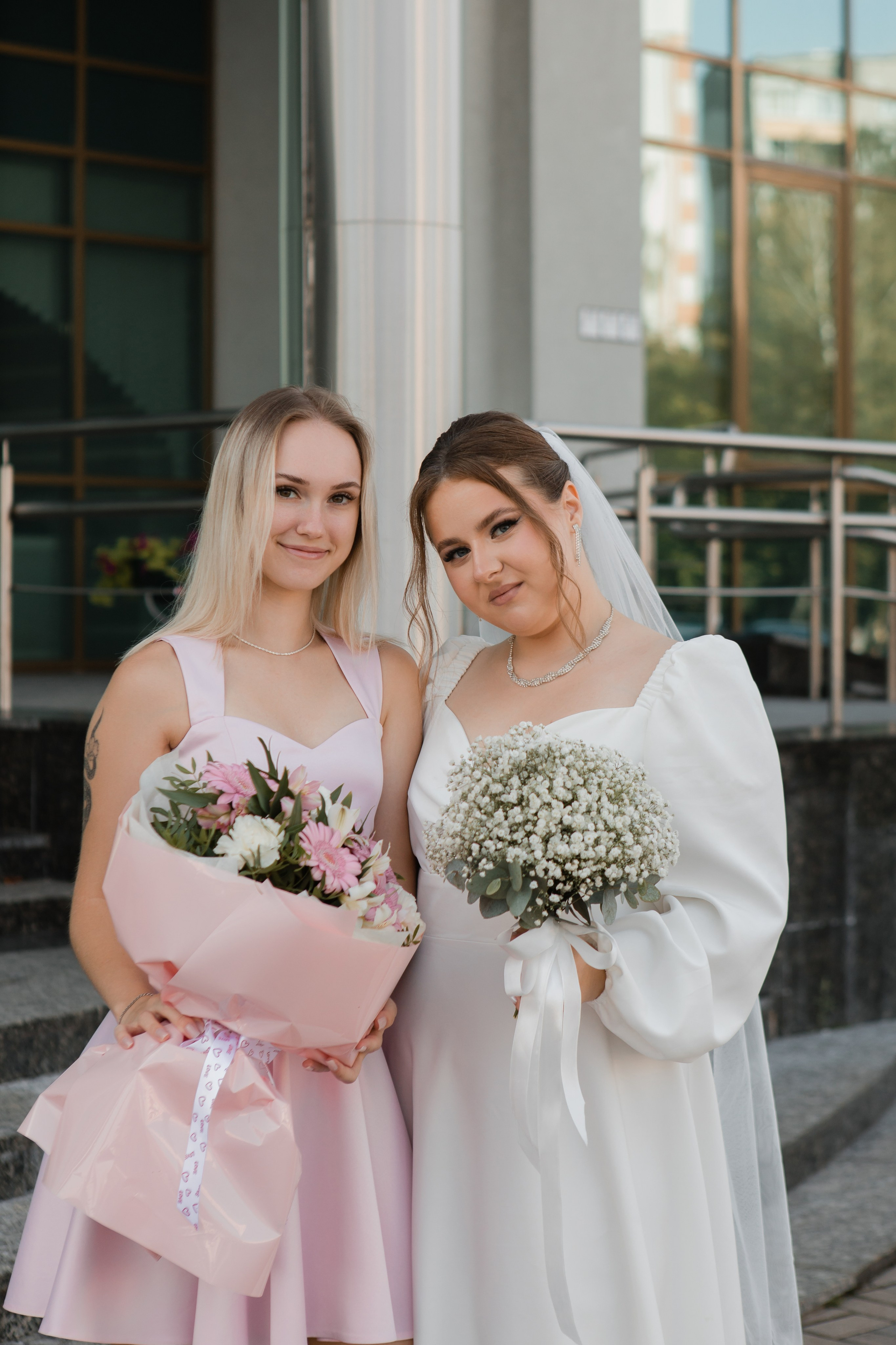 Отдел ЗАГС Администрации Московского района. Видеосъемка и фотосъемка свадеб. Фотограф и оператор на свадьбу. Видеосъемка подкастов, собственная видео-фотостудии. Предметная фотосъемка