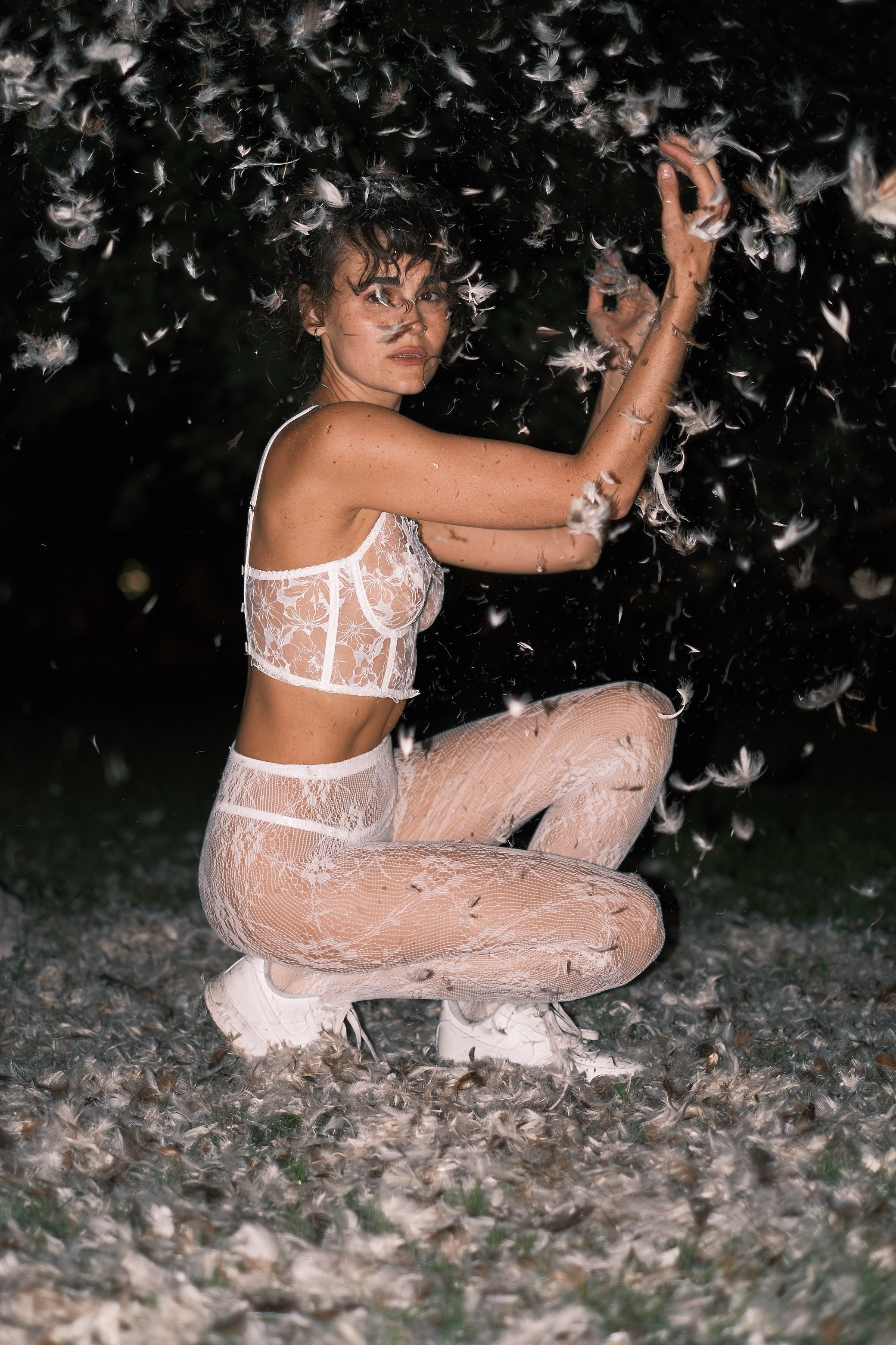 Фотосессия с перьями