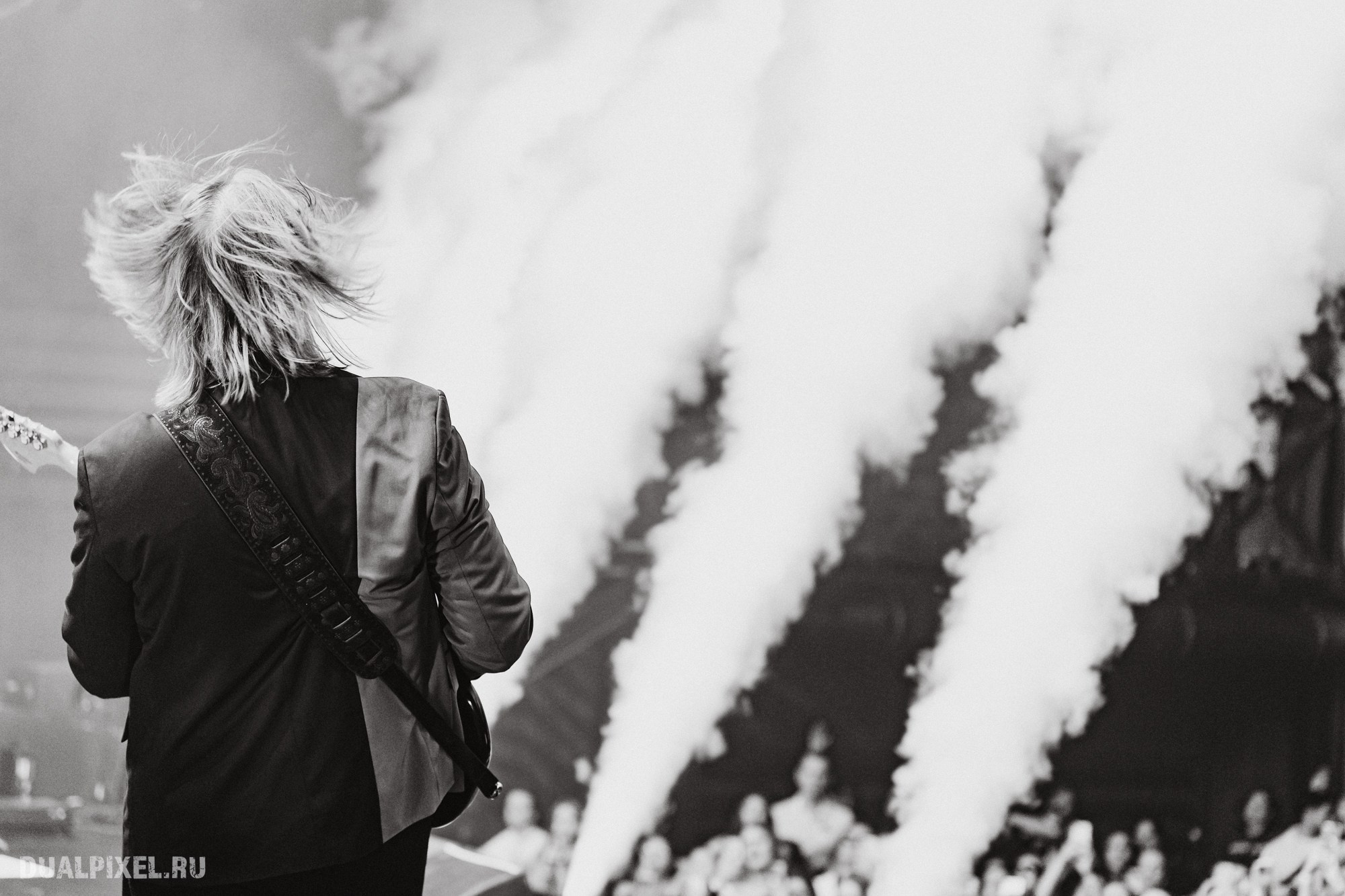 Mona. Магия музыки в кадре: Концертная Фотография