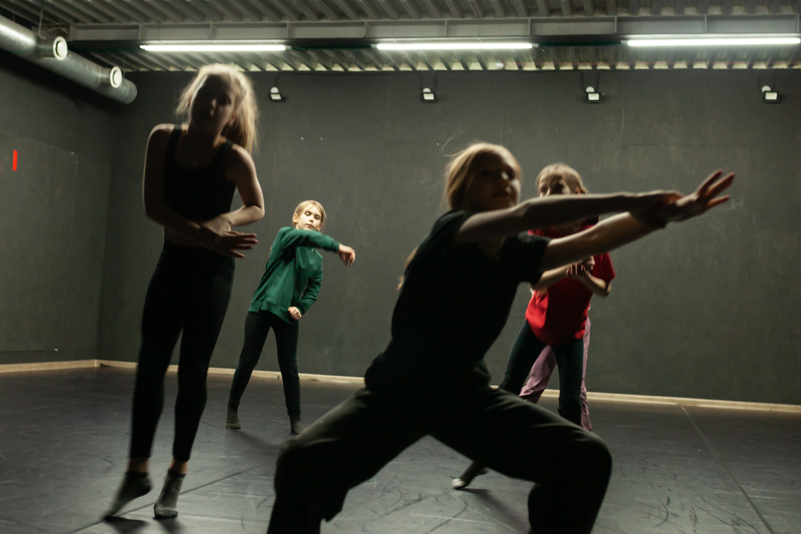 Театр современного танца GLYPTIC дети. Семейный и женский фотограф, стильный репортаж в г. Новосибирск