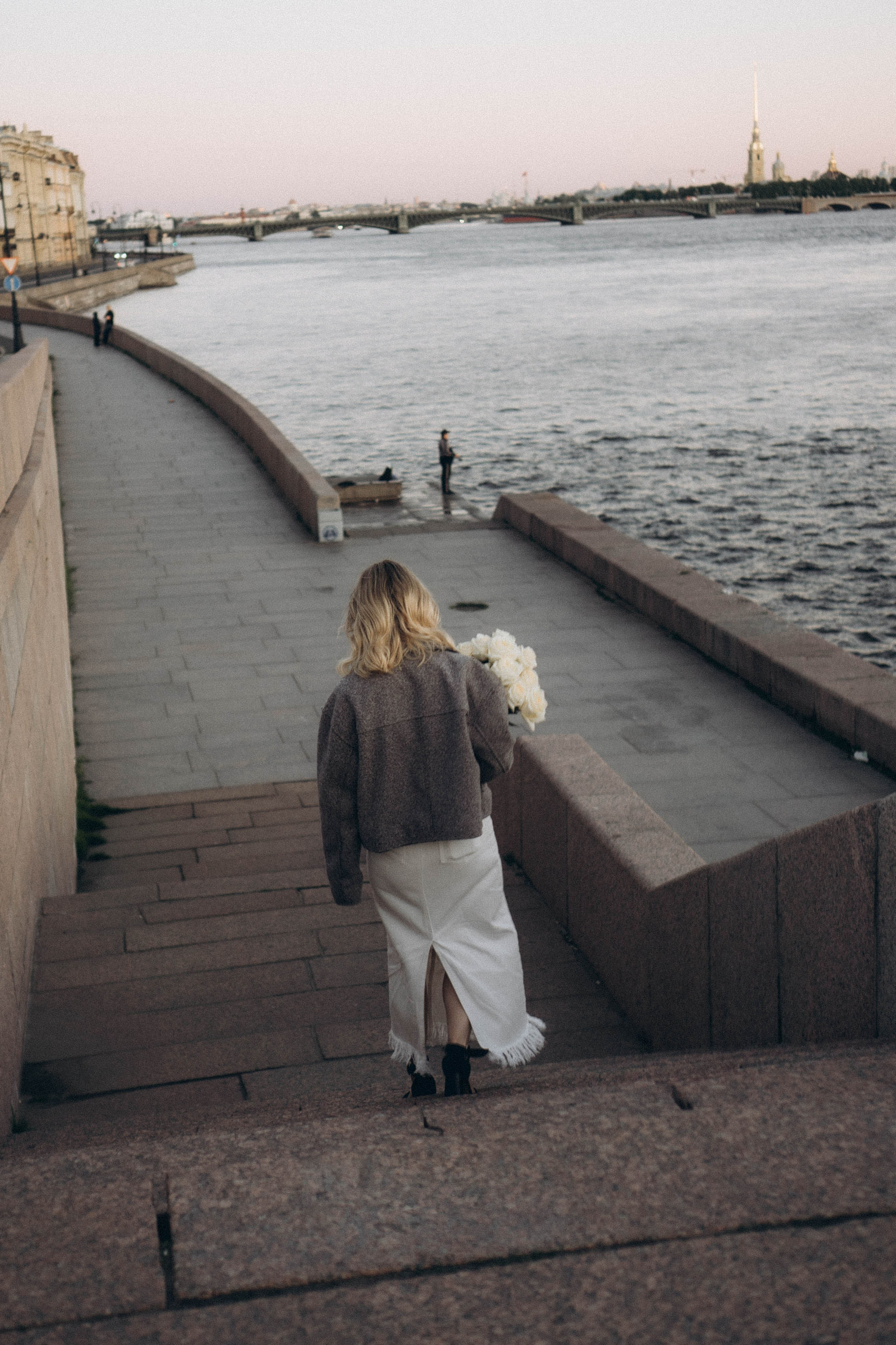 ПРОГУЛКА ПО ГОРОДУ В БЕЛЫЕ НОЧИ (другой вариант). Профессиональный фотограф, Санкт-Петербург — Виктория Богомолова