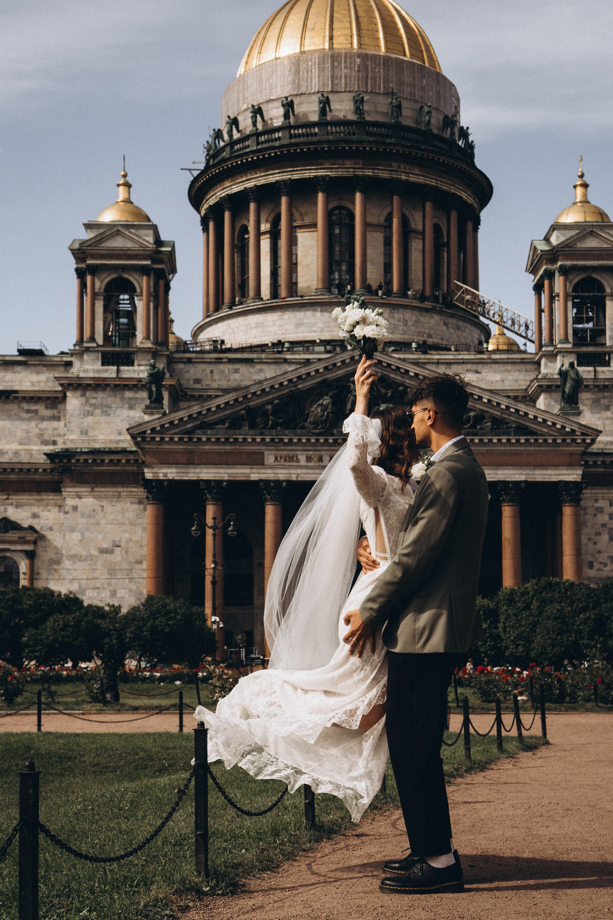 СВАДЕБНАЯ ПРОГУЛКА ВОЗЕ ИСАИКЕВСКОГО СОБОРА АСТОРИИ И ЗАКОНОДАЛЕТНОГО СОБРАНИЯ. Профессиональный фотограф, Санкт-Петербург — Виктория Богомолова