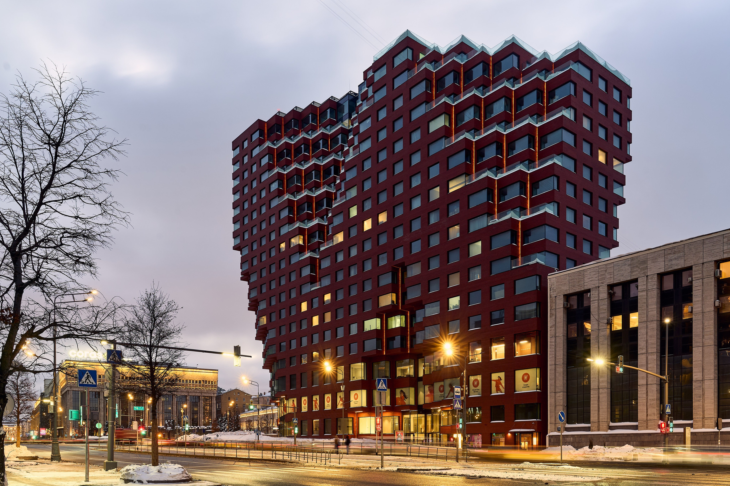 Архитектурная съемка в "синий" час Red7: холодное февральское небо и теплый вечерний свет большого города