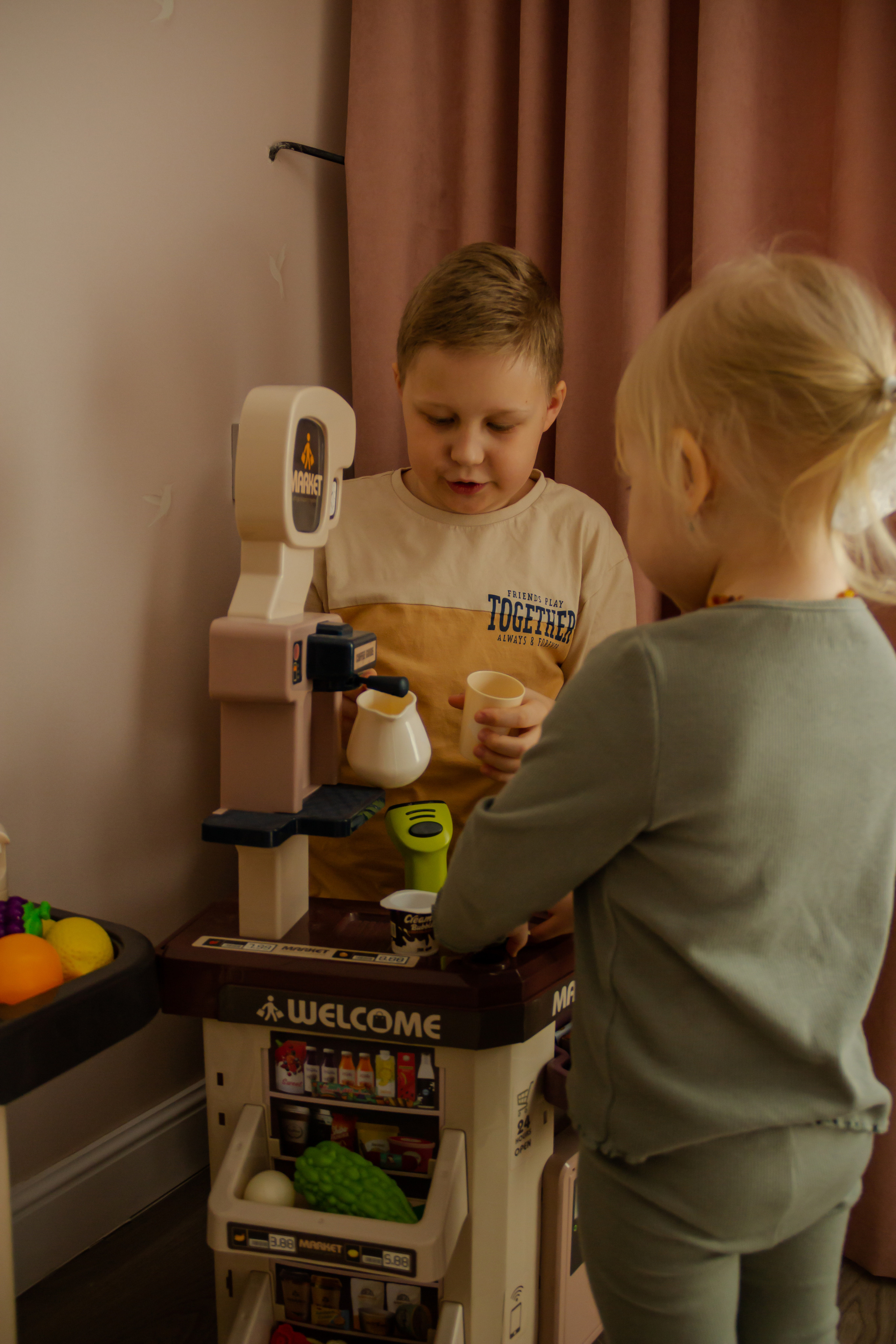 Женя\Эдик\Марк\Оливия