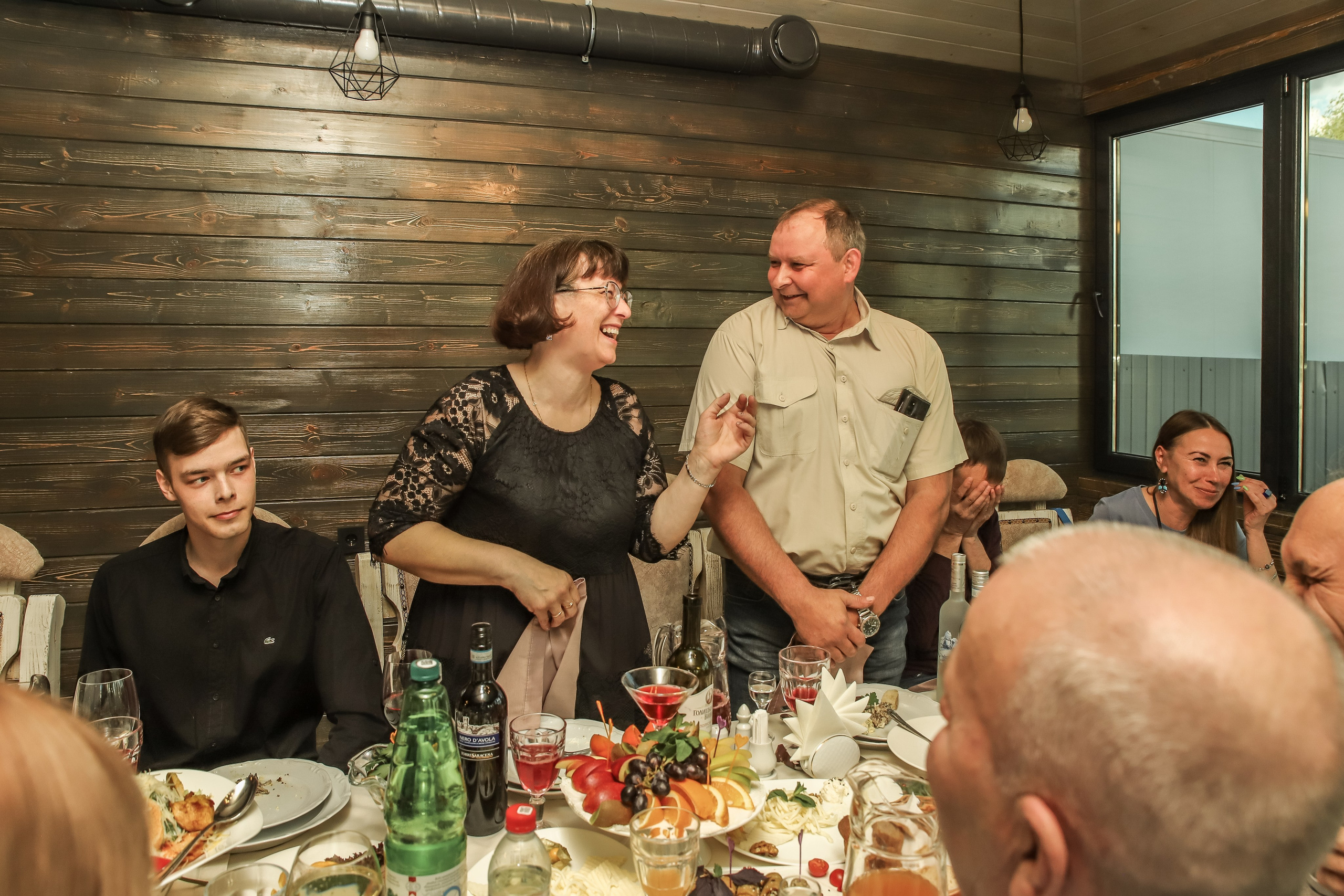 Репортаж торжества в ресторане. Семейный свадебный интерьерный фотограф Тверь Санкт- Марина Свистунова