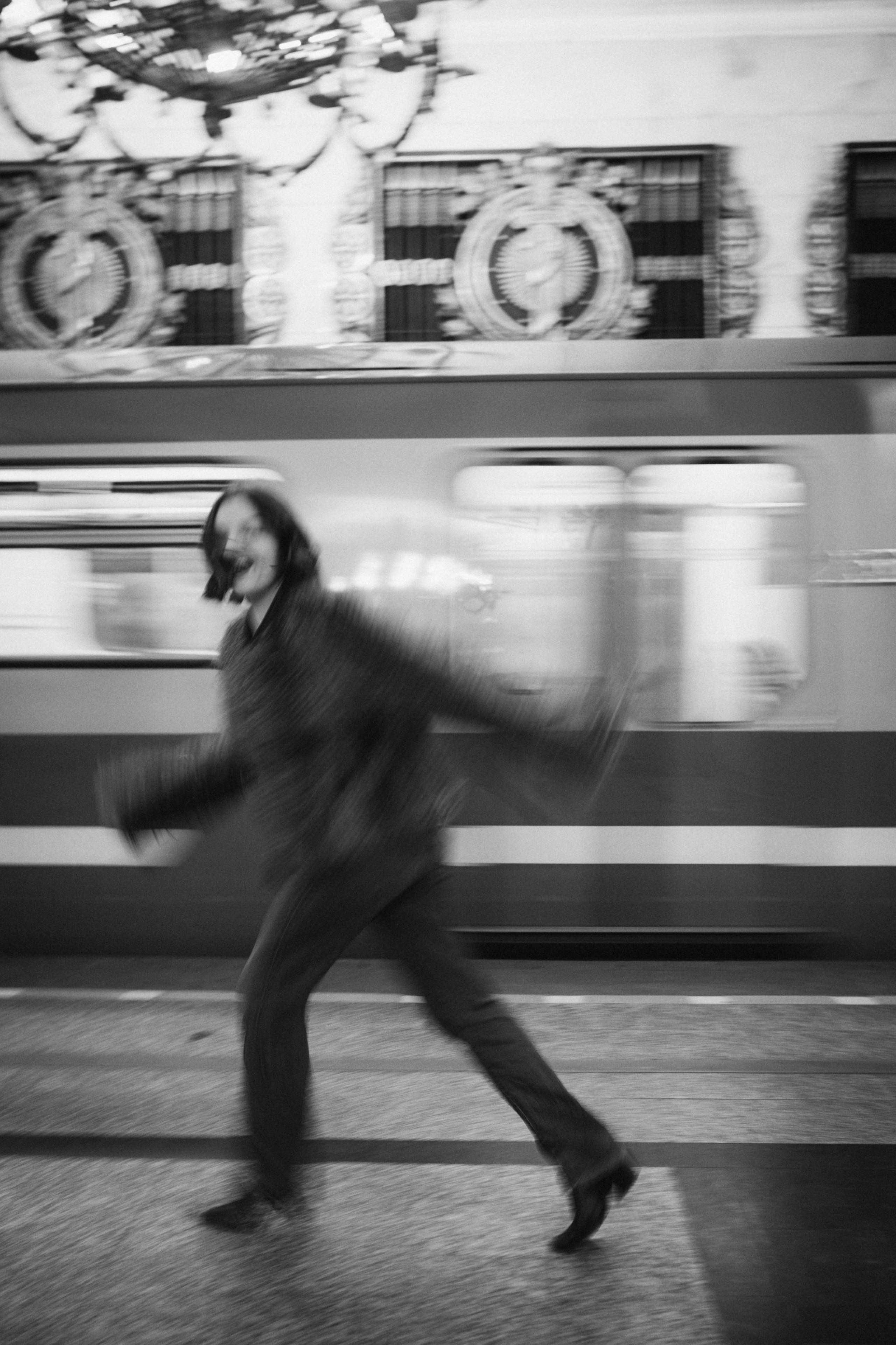 Катя и Кристина в метро. Klerout Photographer