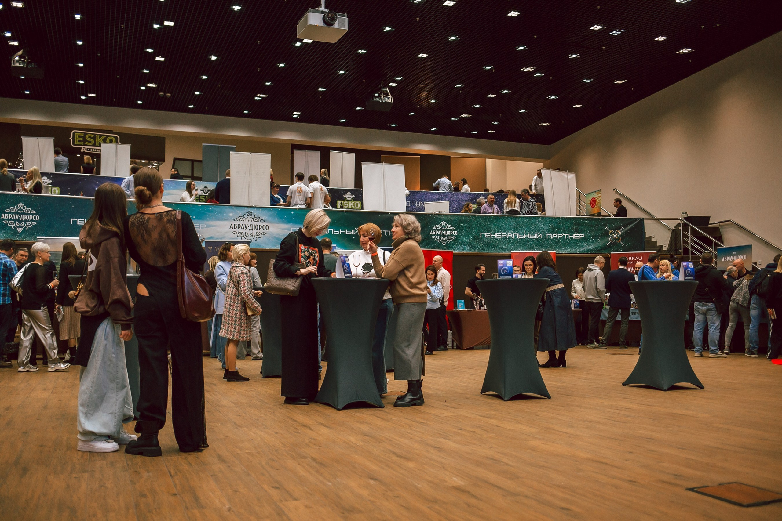 Фотограф на винные фестивали и дегустации в Сочи — Репортаж и цены. Фотограф Сочи Адлер. Солькаева Анастасия