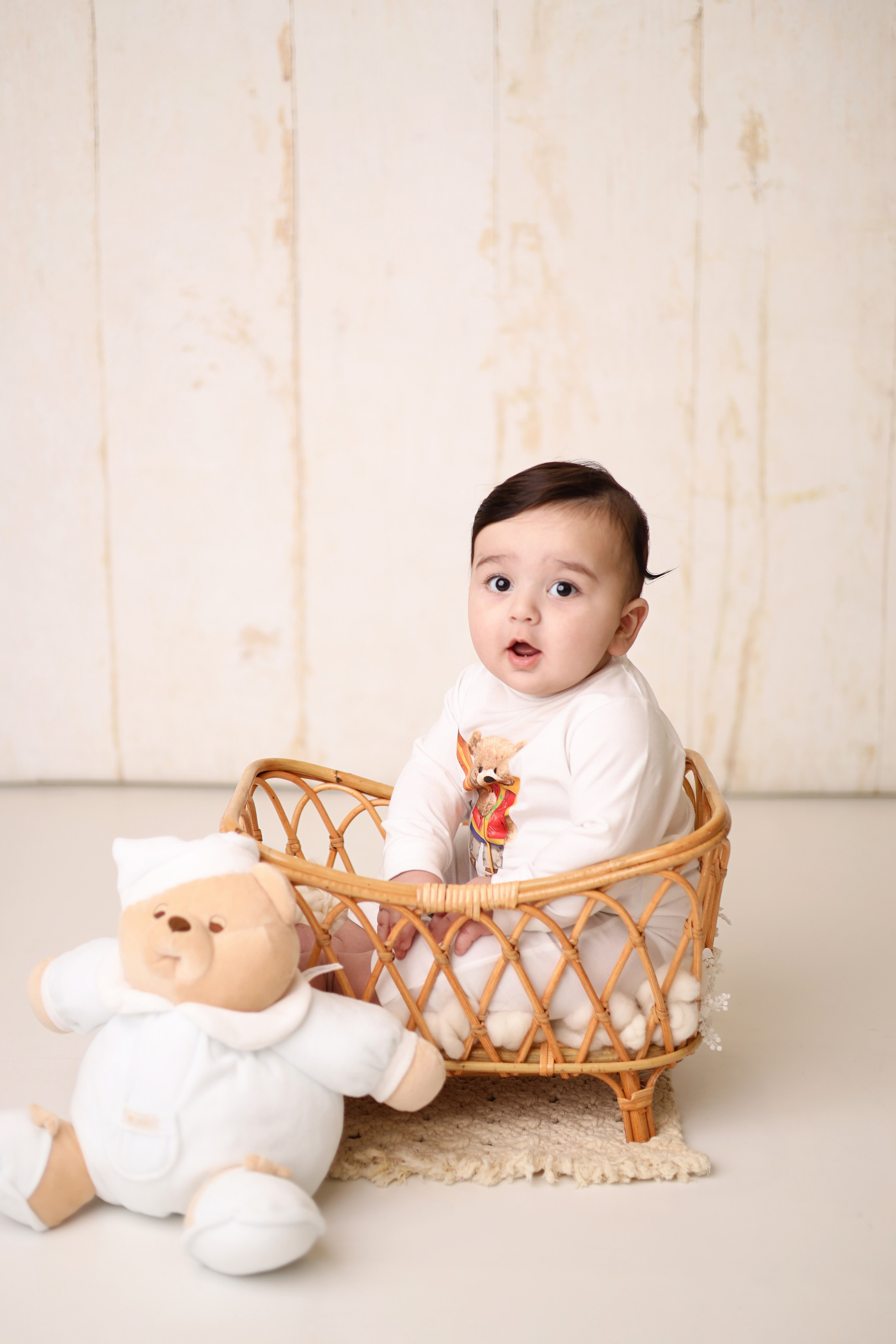 Азнавуру 6 месяцев. Фотограф новорожденных Москва. Ньюборн фотограф Москва