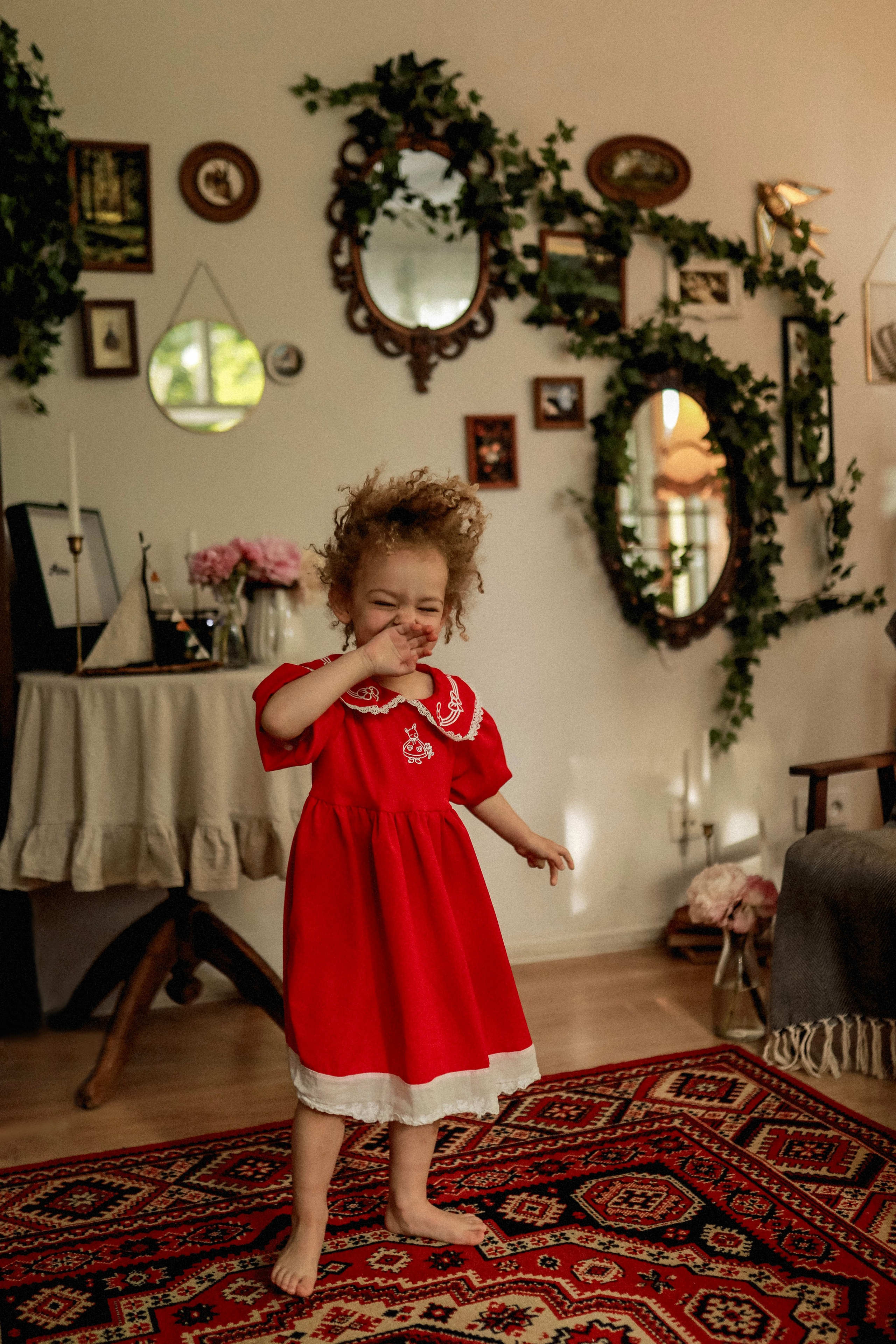 Пионы на балконе