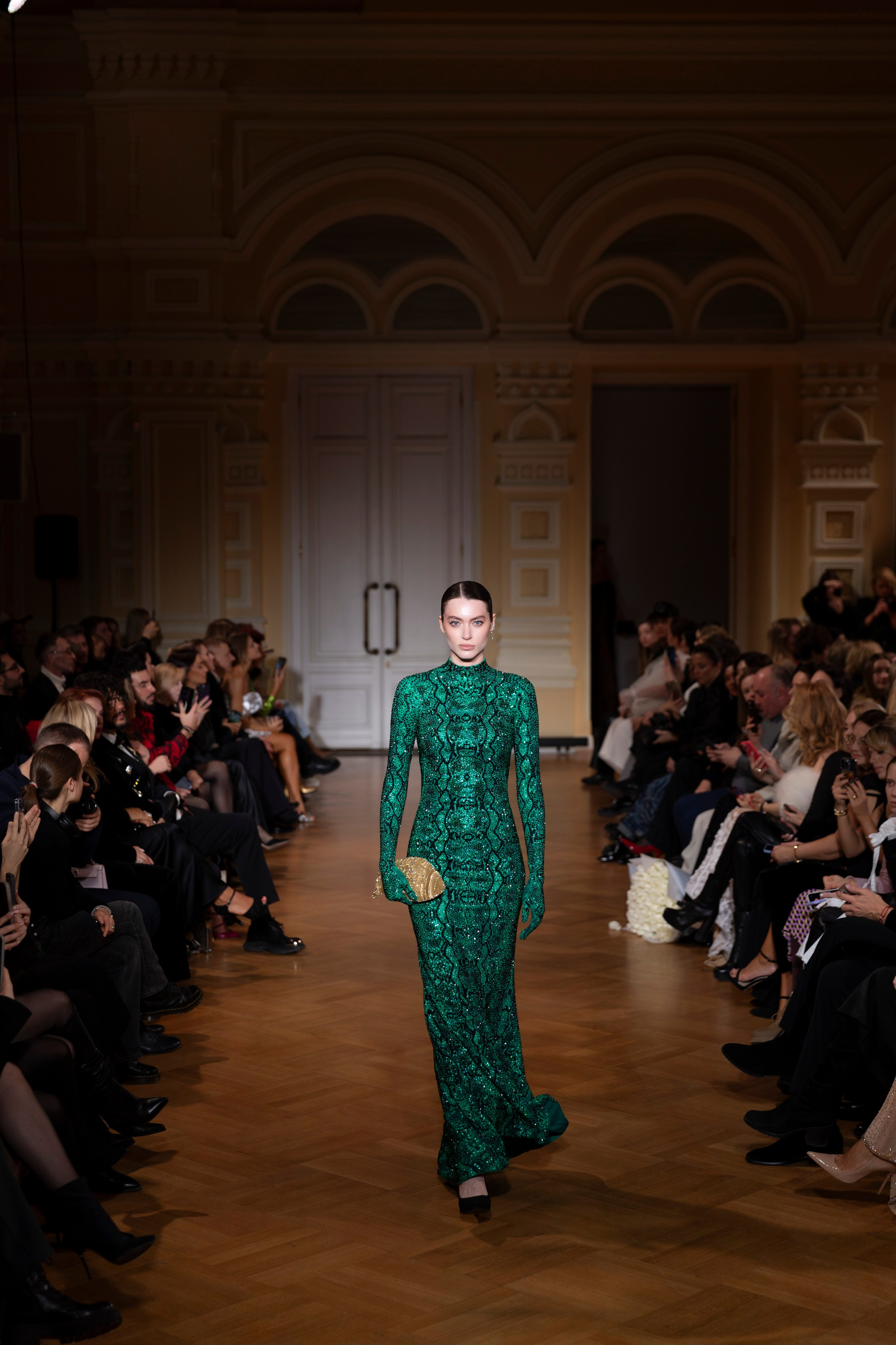 CANACH fashion show by Artashes Oganian, GUM, Moscow. «Птичка на проводе»: информационный портал в Москве