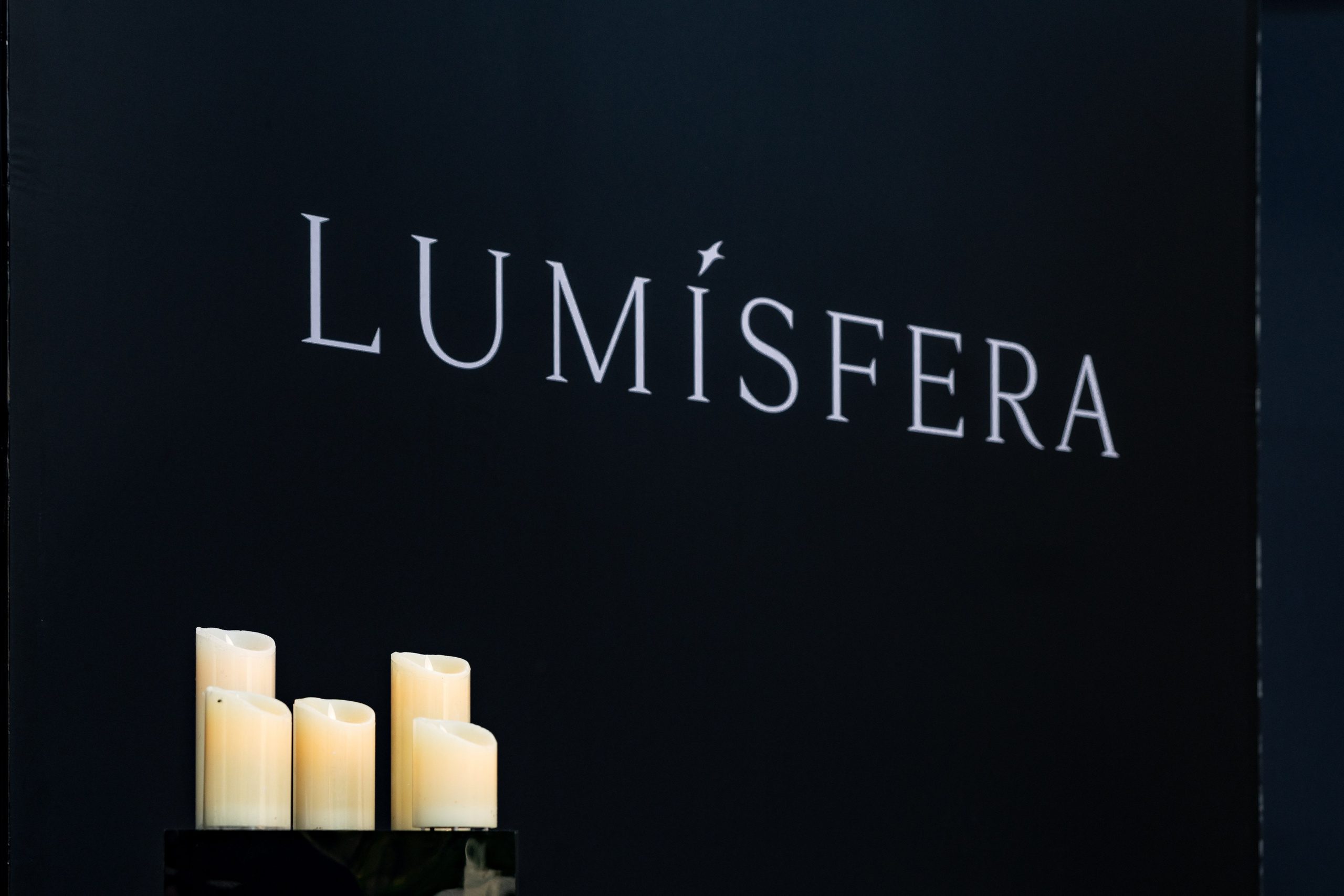 Симфонический оркестр Lumisfera при свечах. Фотограф Никита Комаров