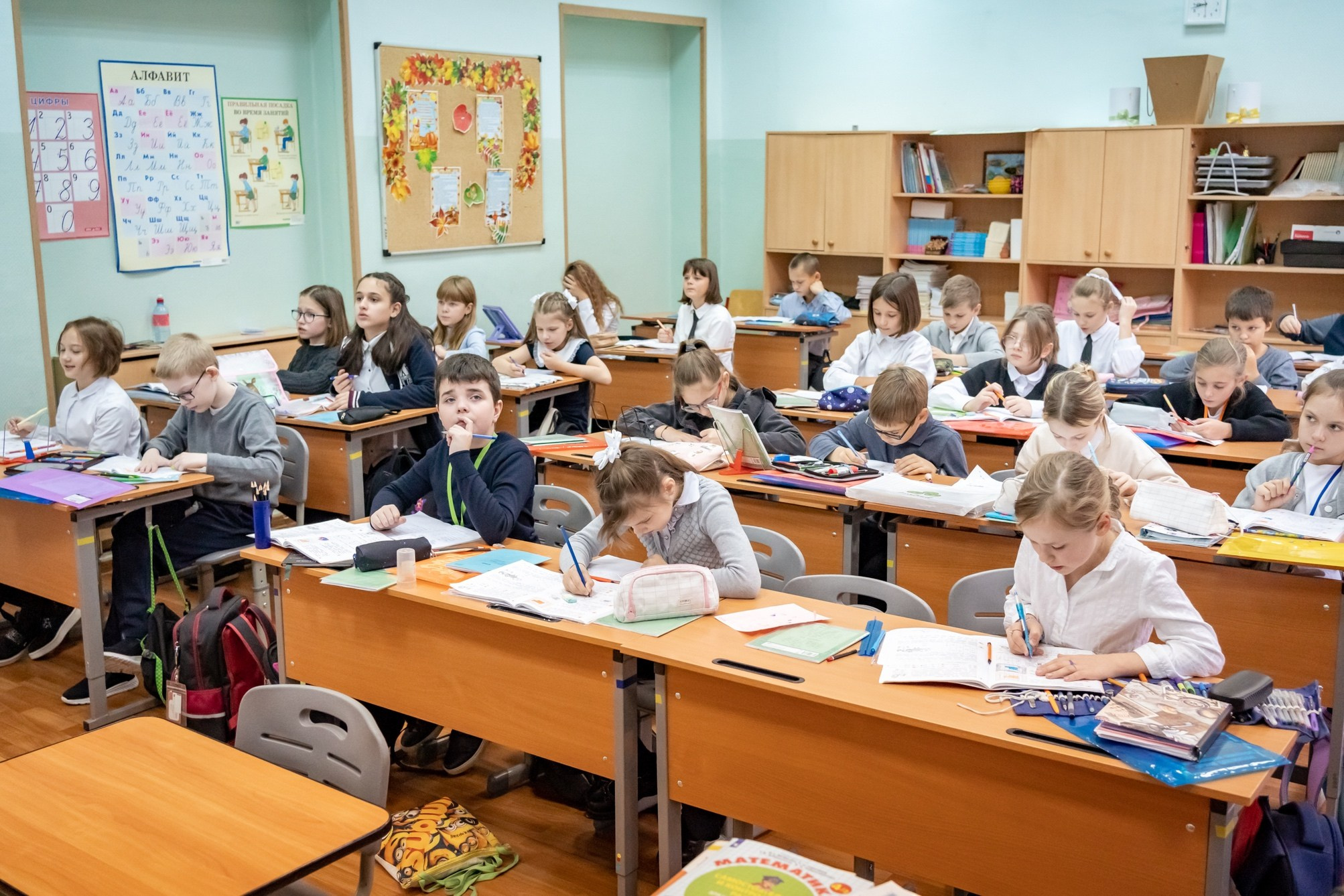Выпускники начальной школы. Семейный фотограф Варвара Сорока в городе Москве