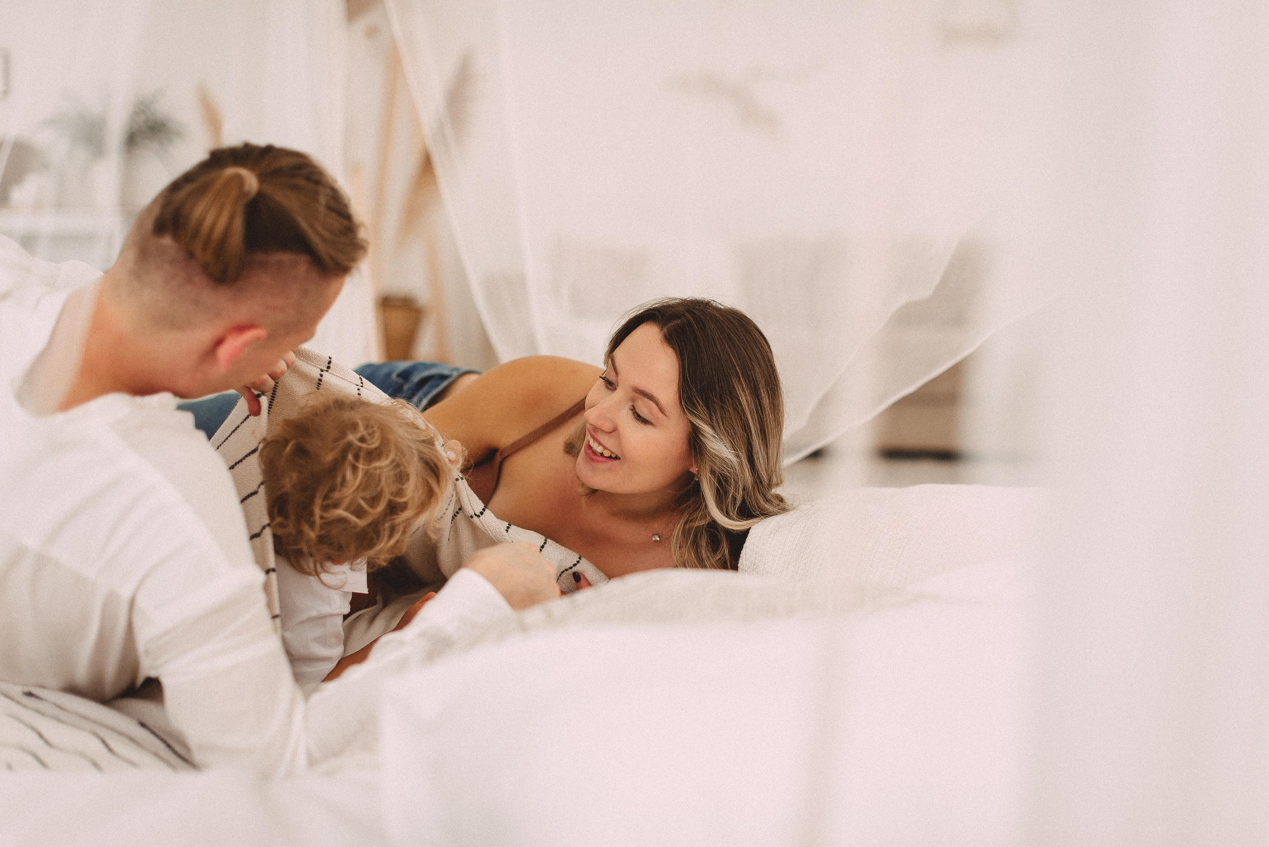 Саша, Петя и Аня в ожидании второго малыша. Семейная фотосессия Бутово Москва фотограф Алина Морщагина