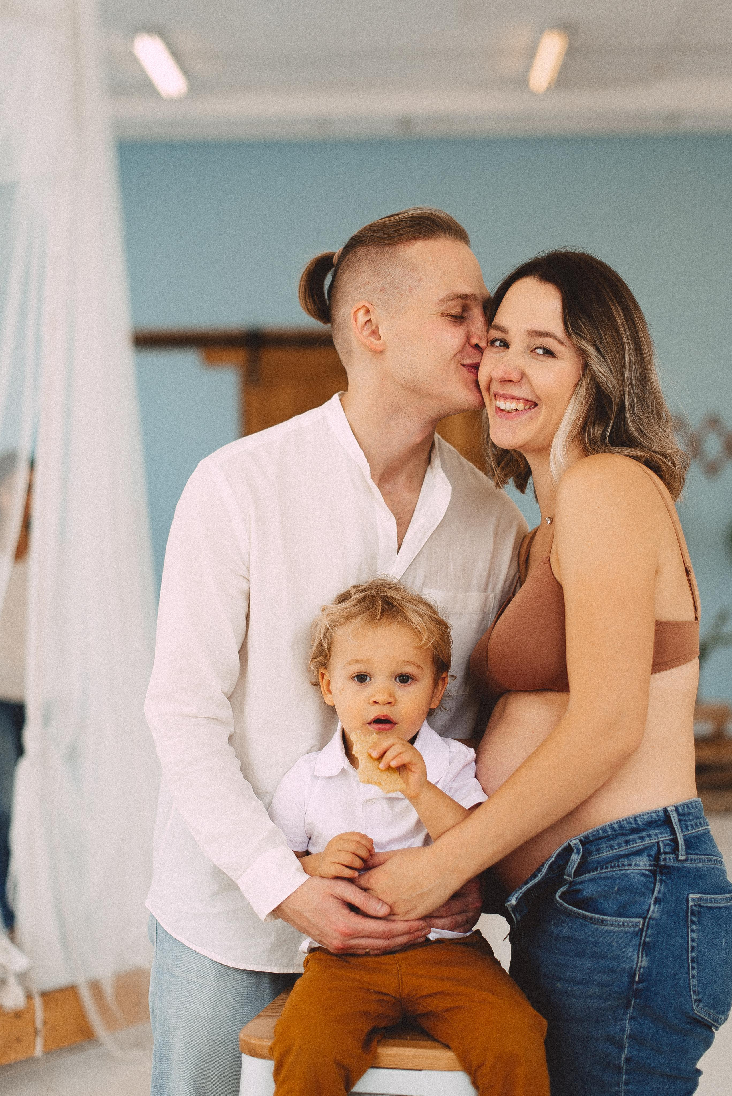 Саша, Петя и Аня в ожидании второго малыша. Семейная фотосессия Бутово Москва фотограф Алина Морщагина