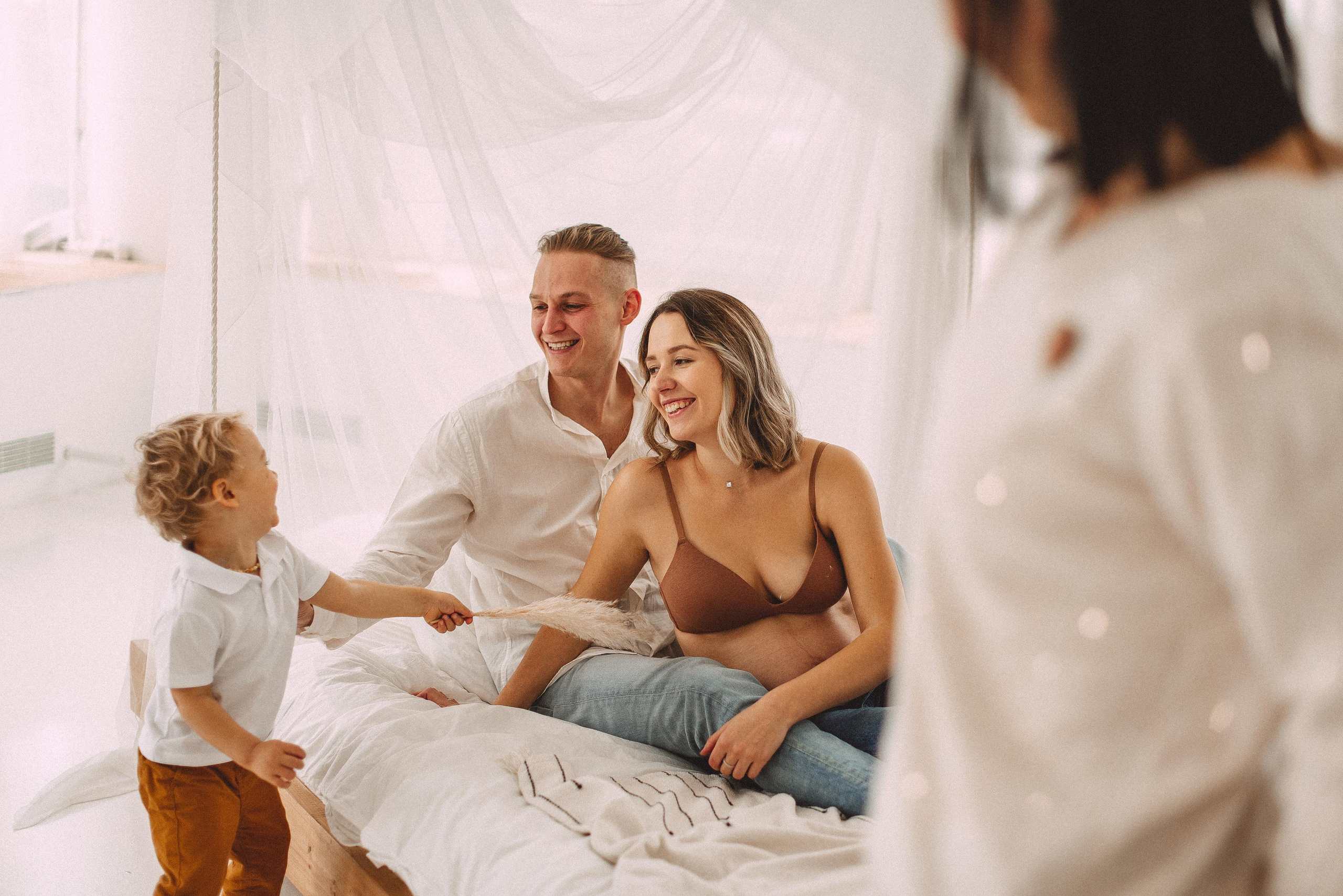 Саша, Петя и Аня в ожидании второго малыша. Семейная фотосессия Бутово Москва фотограф Алина Морщагина