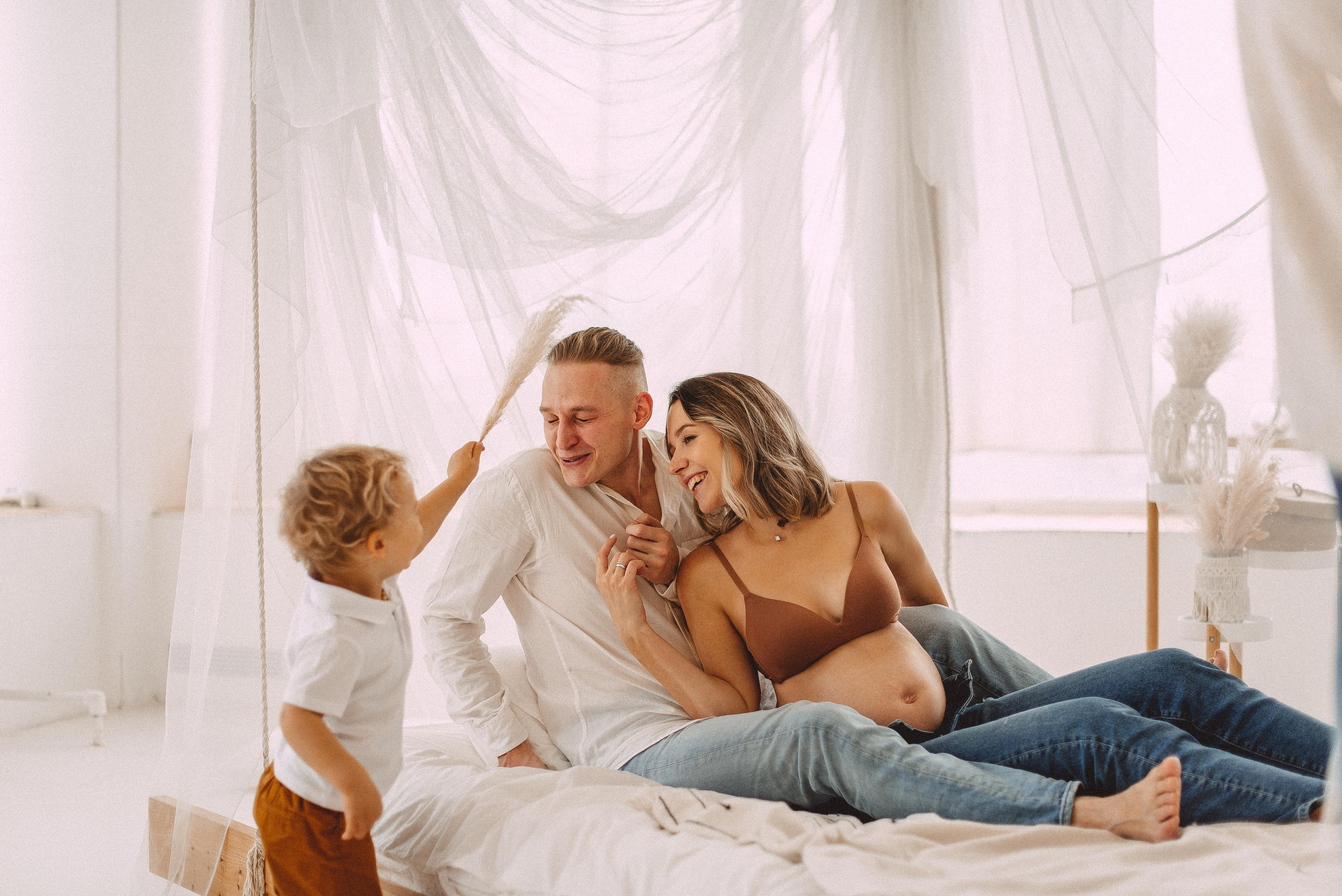 Саша, Петя и Аня в ожидании второго малыша. Семейная фотосессия Бутово Москва фотограф Алина Морщагина