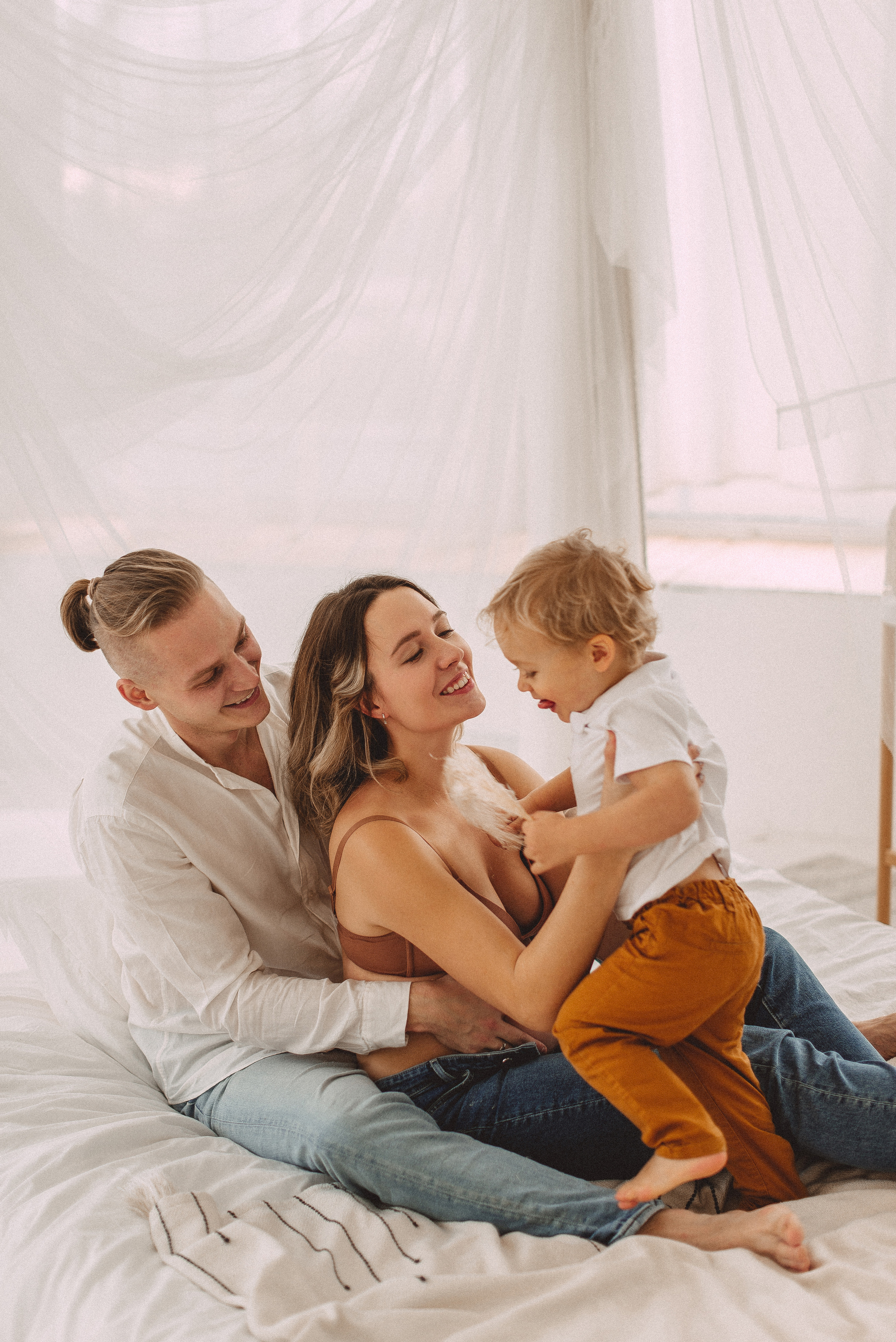 Саша, Петя и Аня в ожидании второго малыша. Семейная фотосессия Бутово Москва фотограф Алина Морщагина