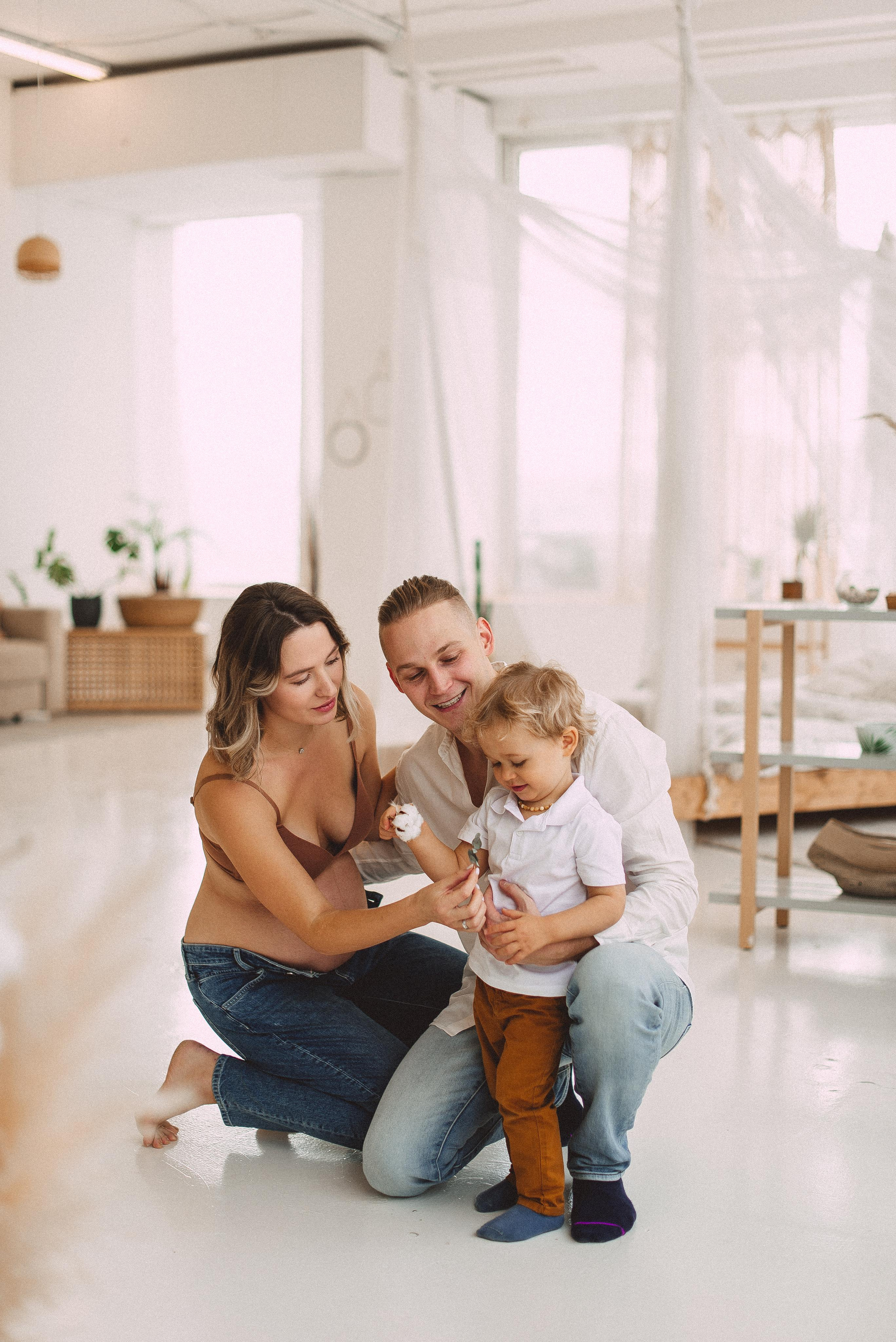 Саша, Петя и Аня в ожидании второго малыша. Семейная фотосессия Бутово Москва фотограф Алина Морщагина