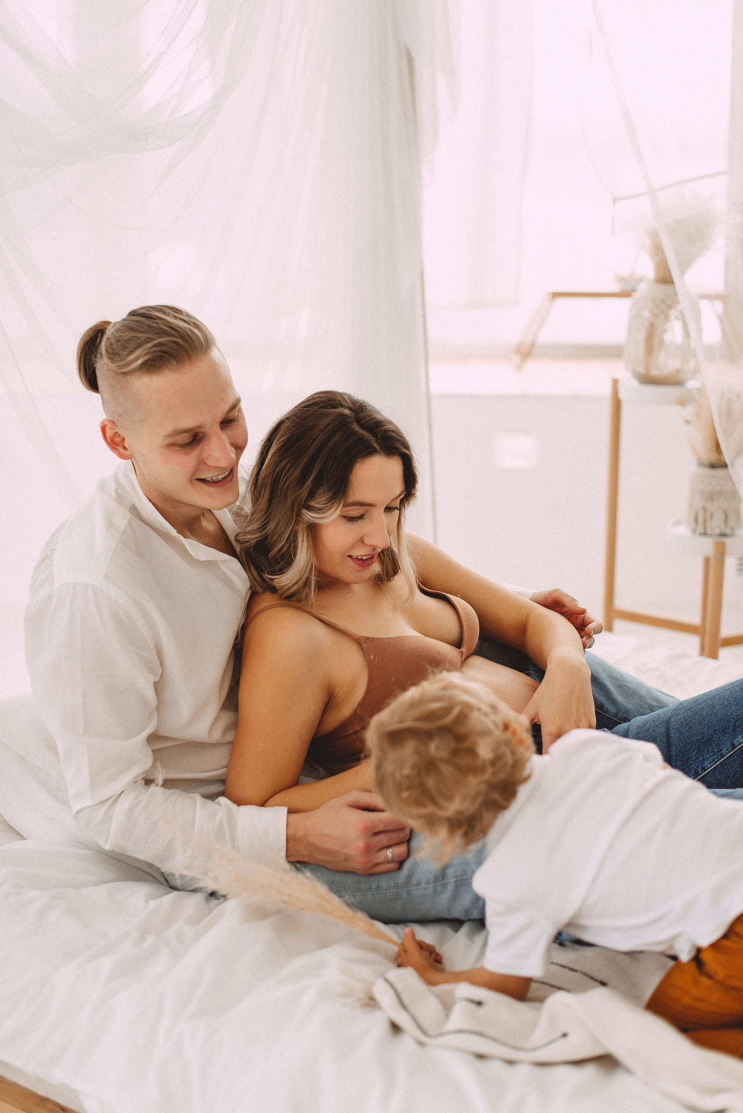 Саша, Петя и Аня в ожидании второго малыша. Семейная фотосессия Бутово Москва фотограф Алина Морщагина