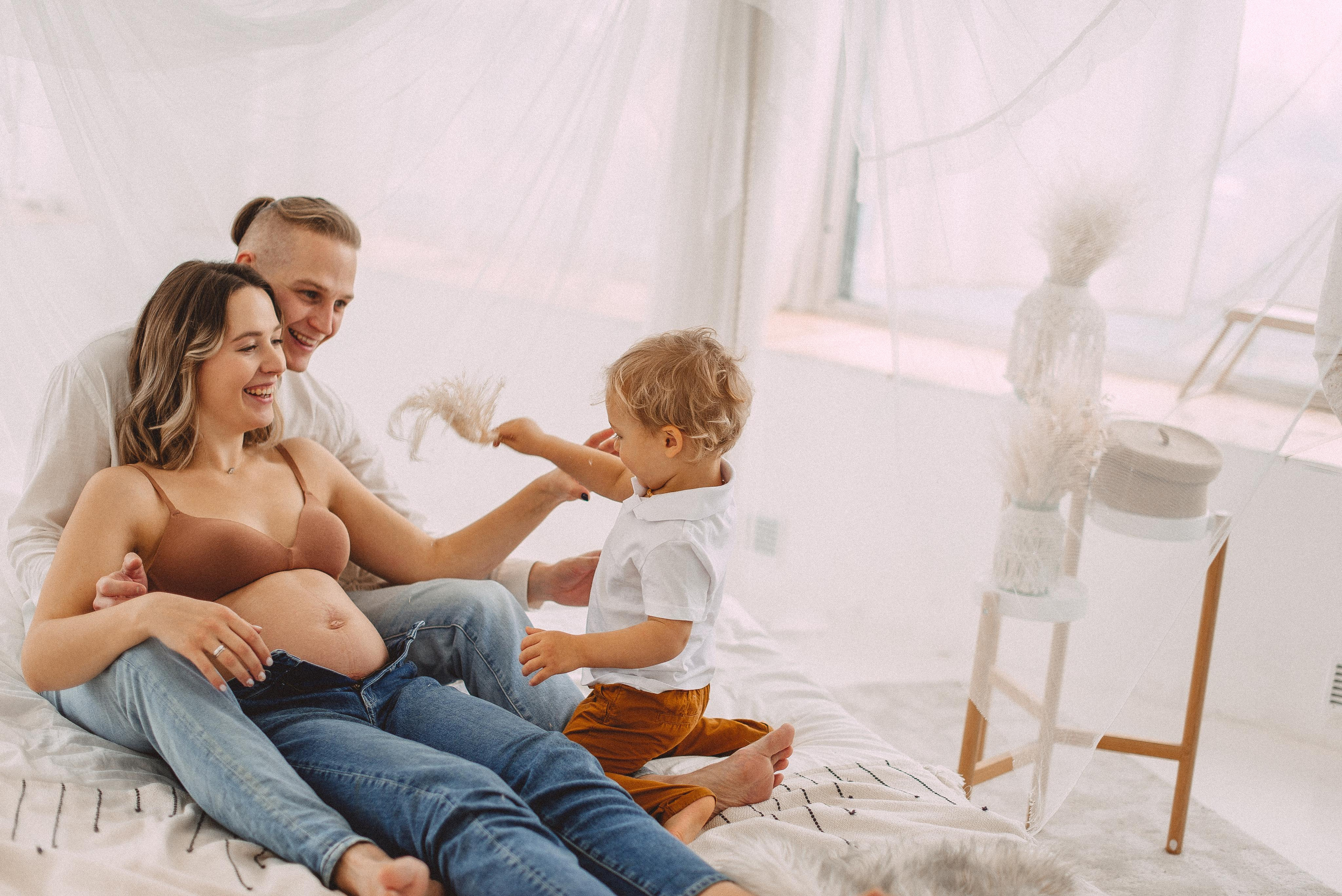 Саша, Петя и Аня в ожидании второго малыша. Семейная фотосессия Бутово Москва фотограф Алина Морщагина