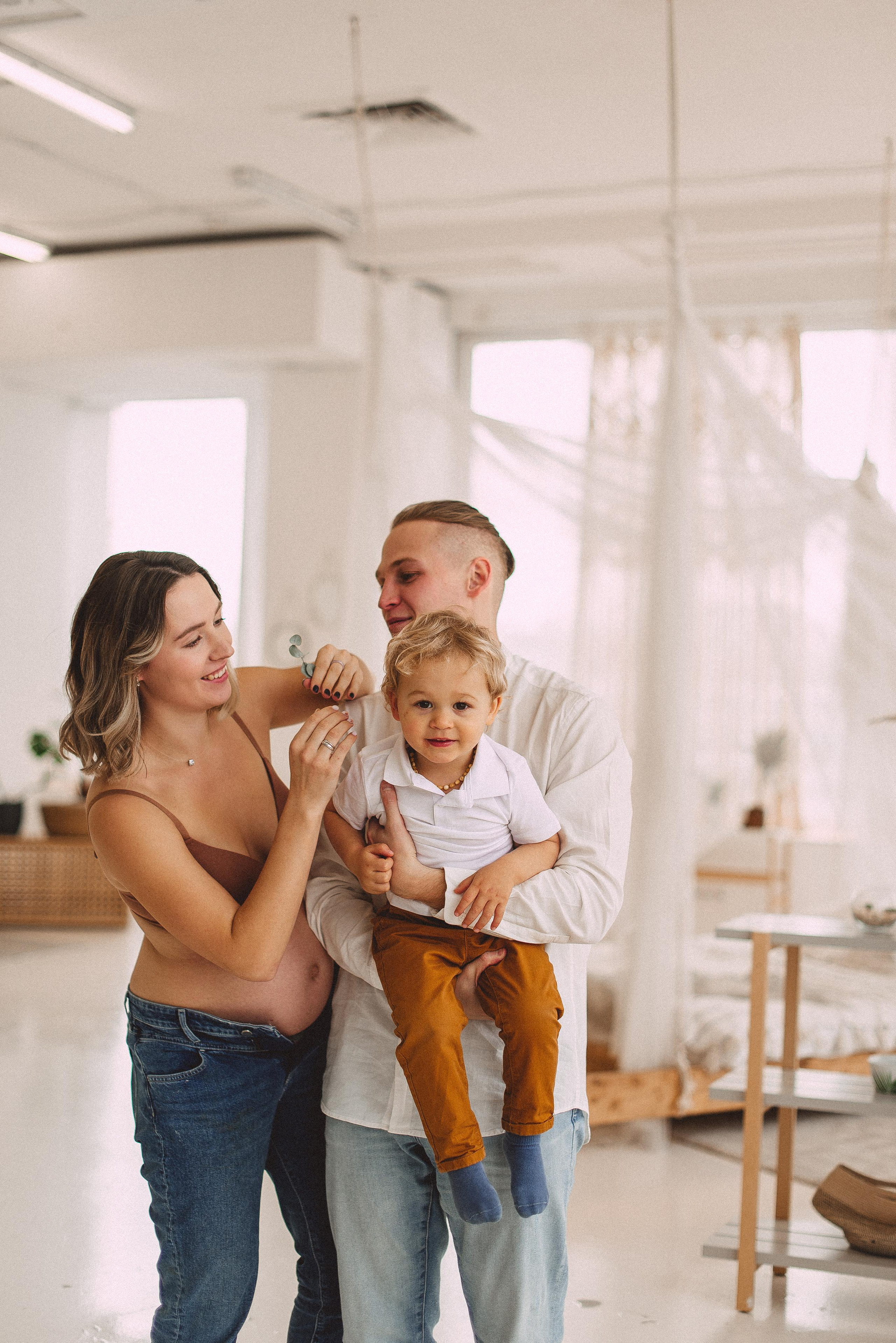 Саша, Петя и Аня в ожидании второго малыша. Семейная фотосессия Бутово Москва фотограф Алина Морщагина