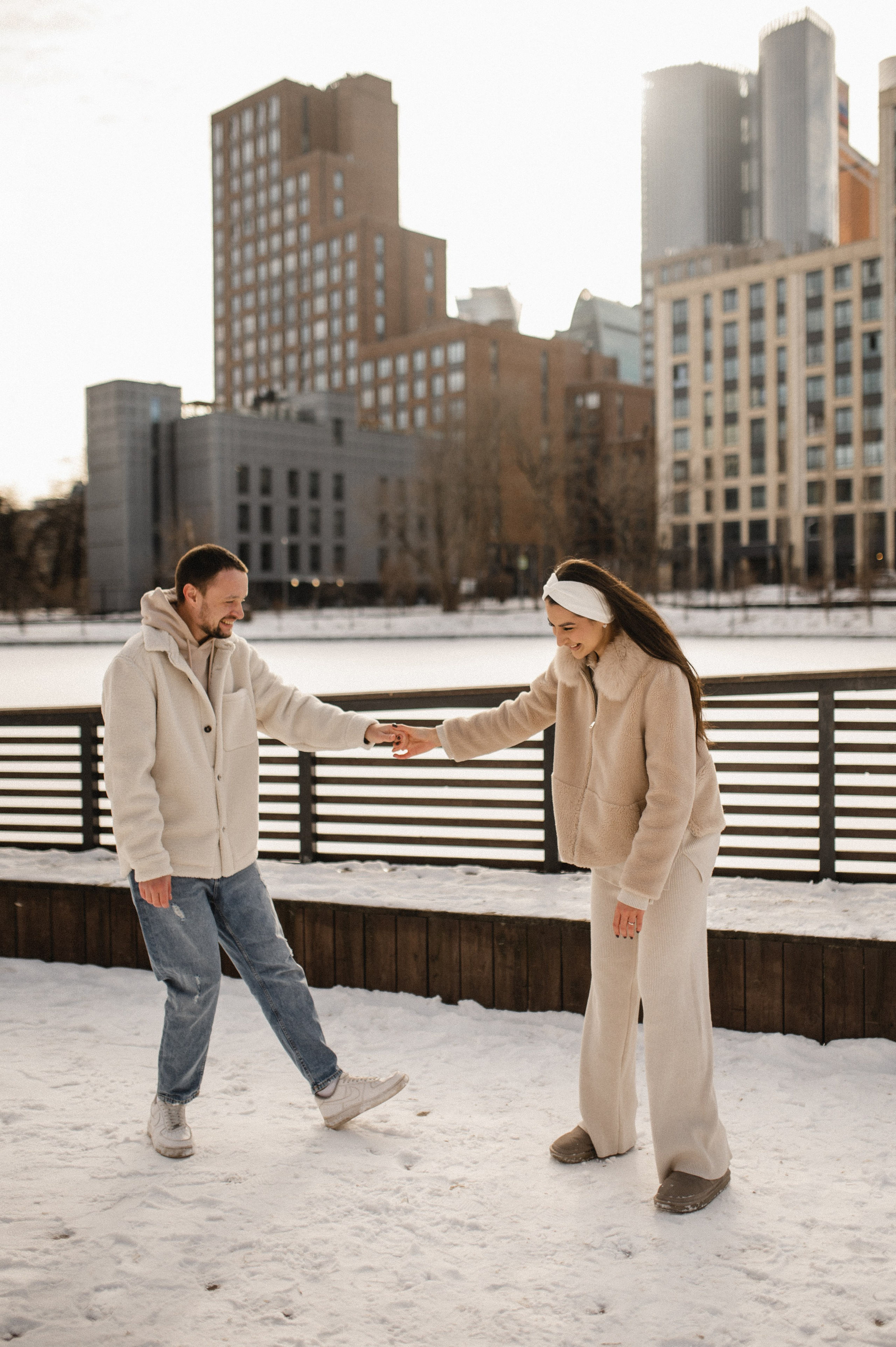 Лавстори стрит фотосессия в зимней Москве. Семейная фотосессия Бутово Москва фотограф Алина Морщагина