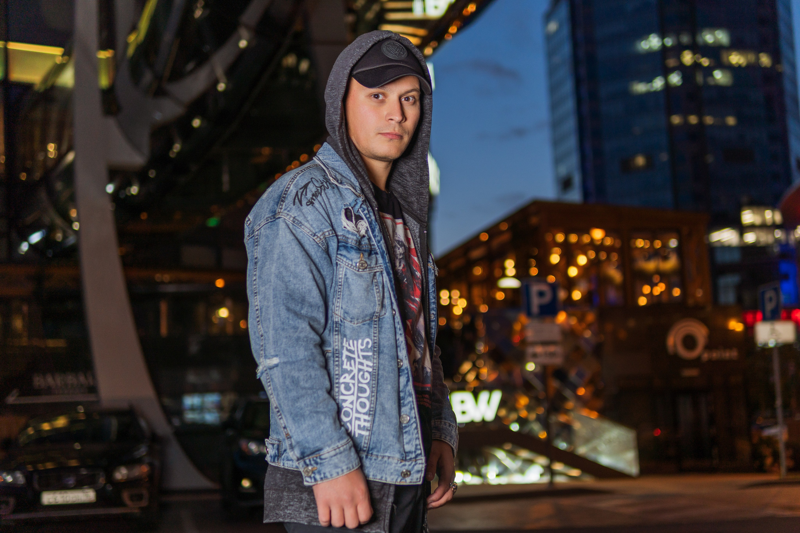 Кирилл и ночной Екатеринбург. Портретный, репортажный и свадебный фотограф в Екатеринбурге Денис Южаков