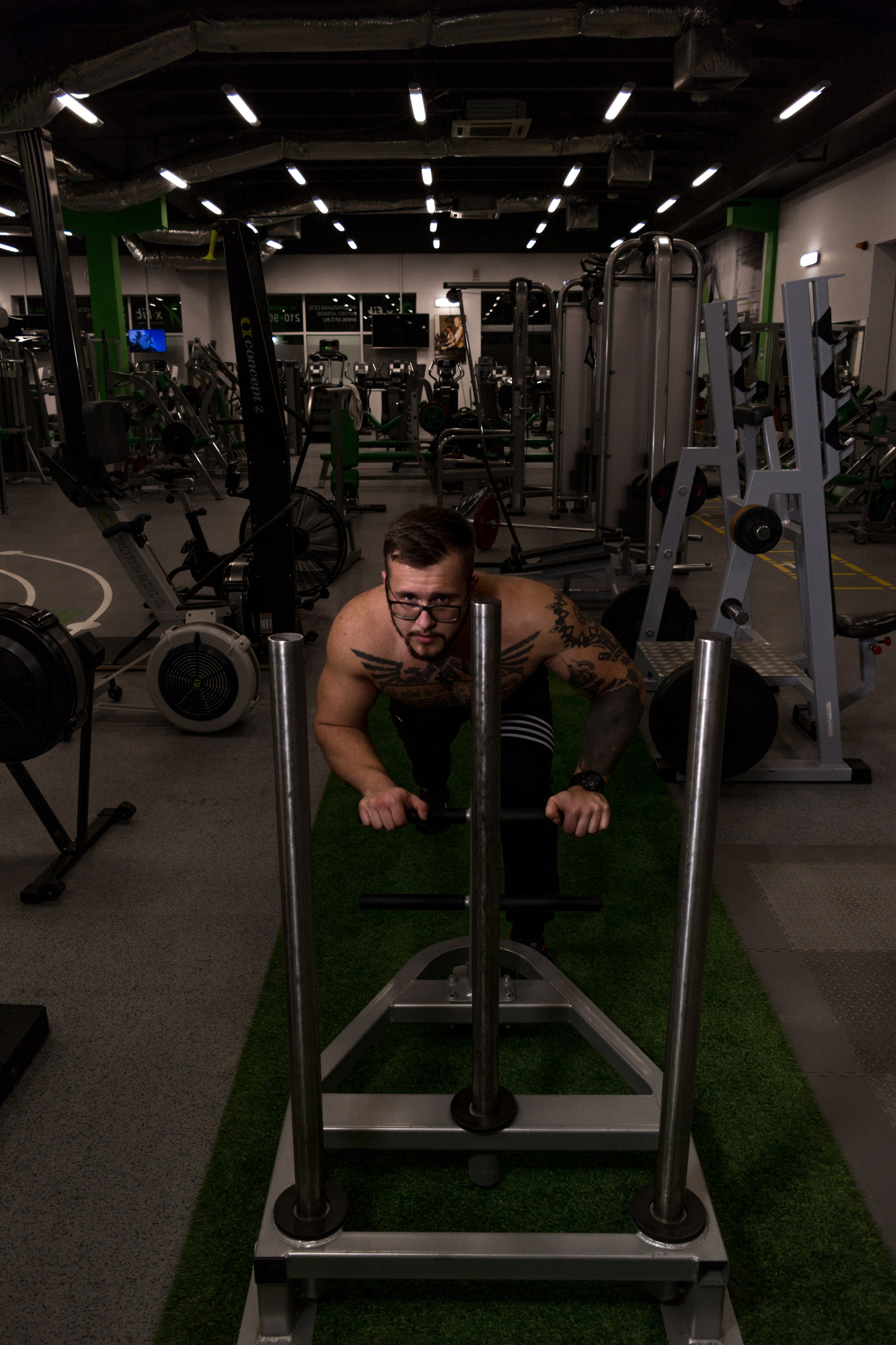 Контент-фотосъемки для экспертов и фитнес тренеров. AI Фотограф Краснодар: мужские и женские фотосессии, стилизация съемки. Нейро-фотосессии онлайн