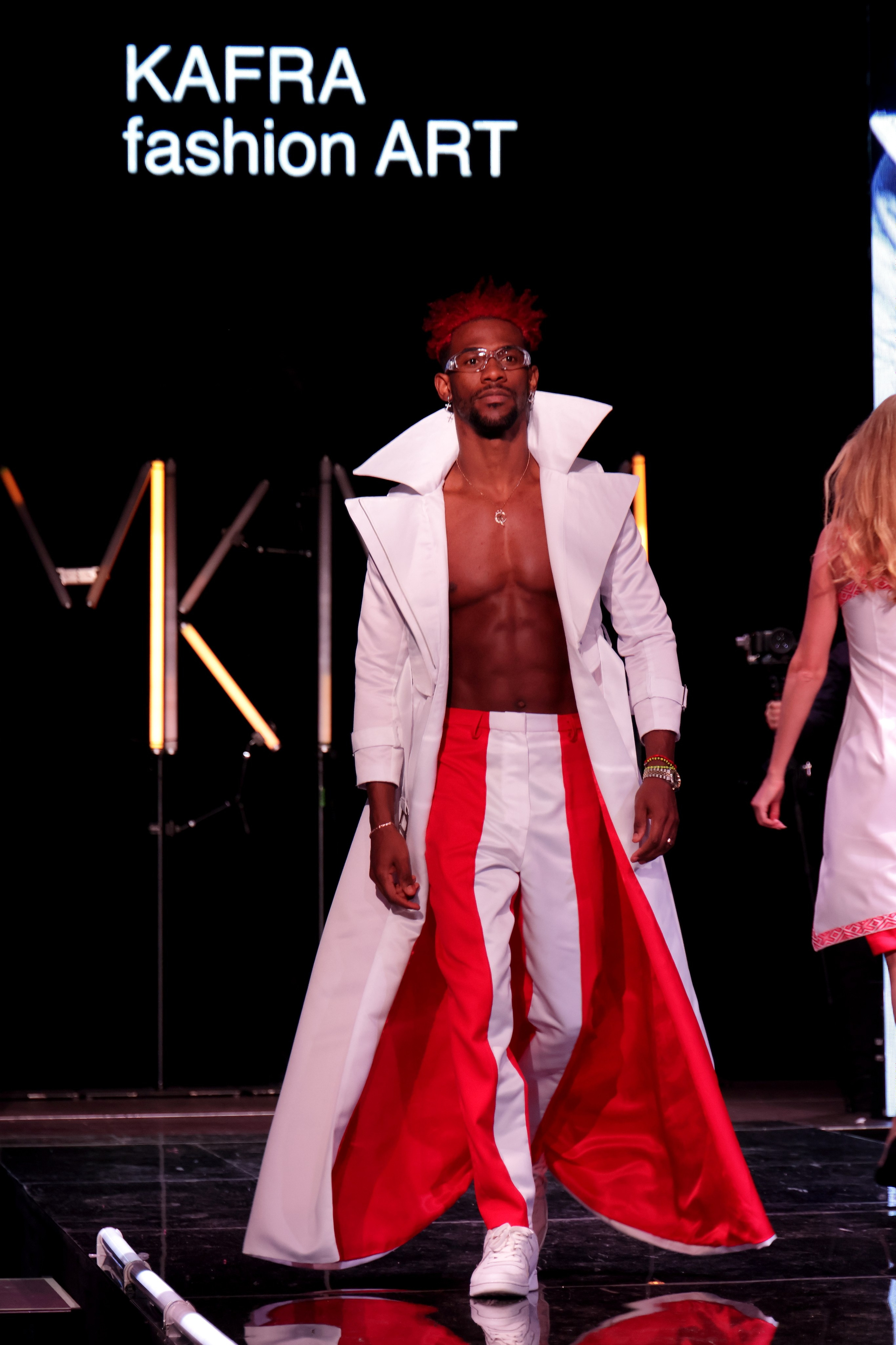 Мужчина модель KARFA fashion ART на Международном Конкурсе Молодых Модельеров (МКММ) 