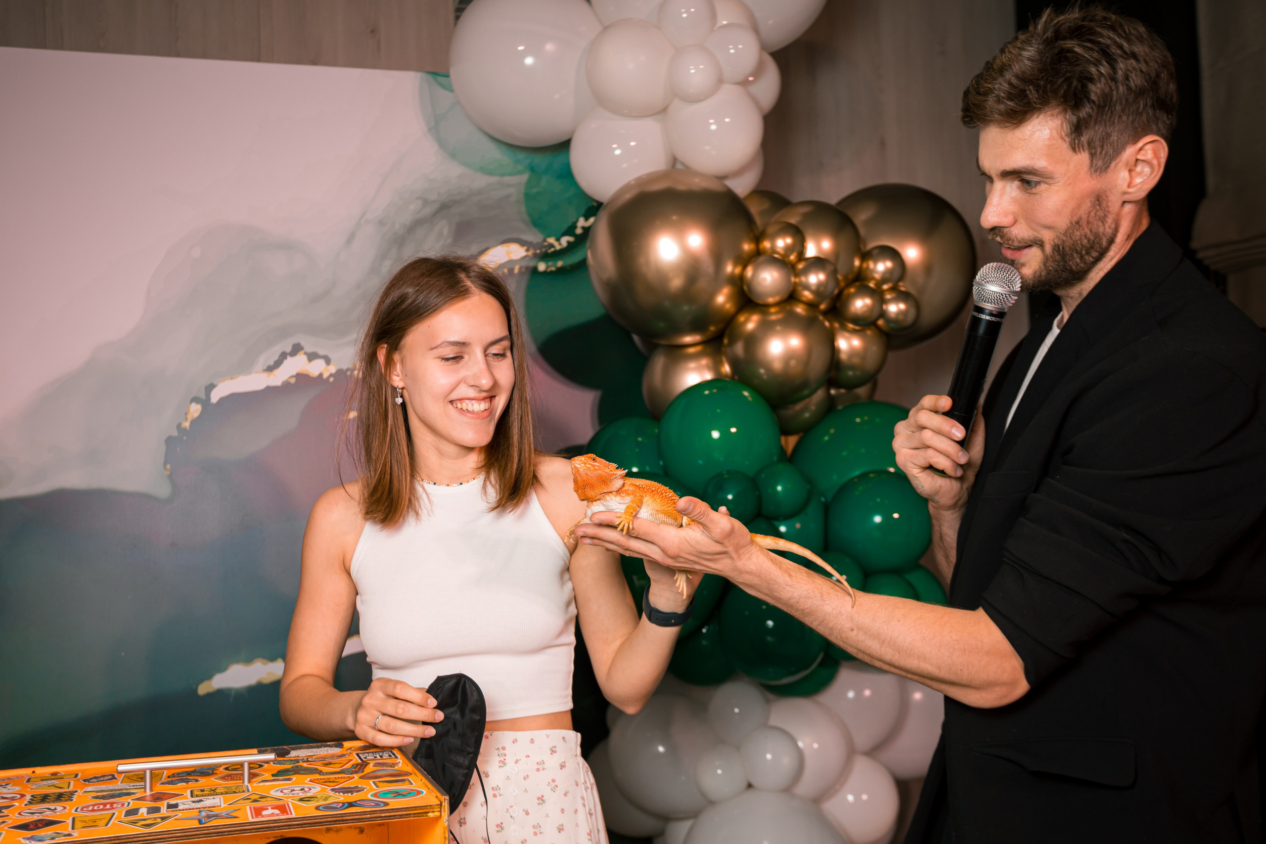 НА МНЕ ЛЕНТА «ВЫПУСКНИК»