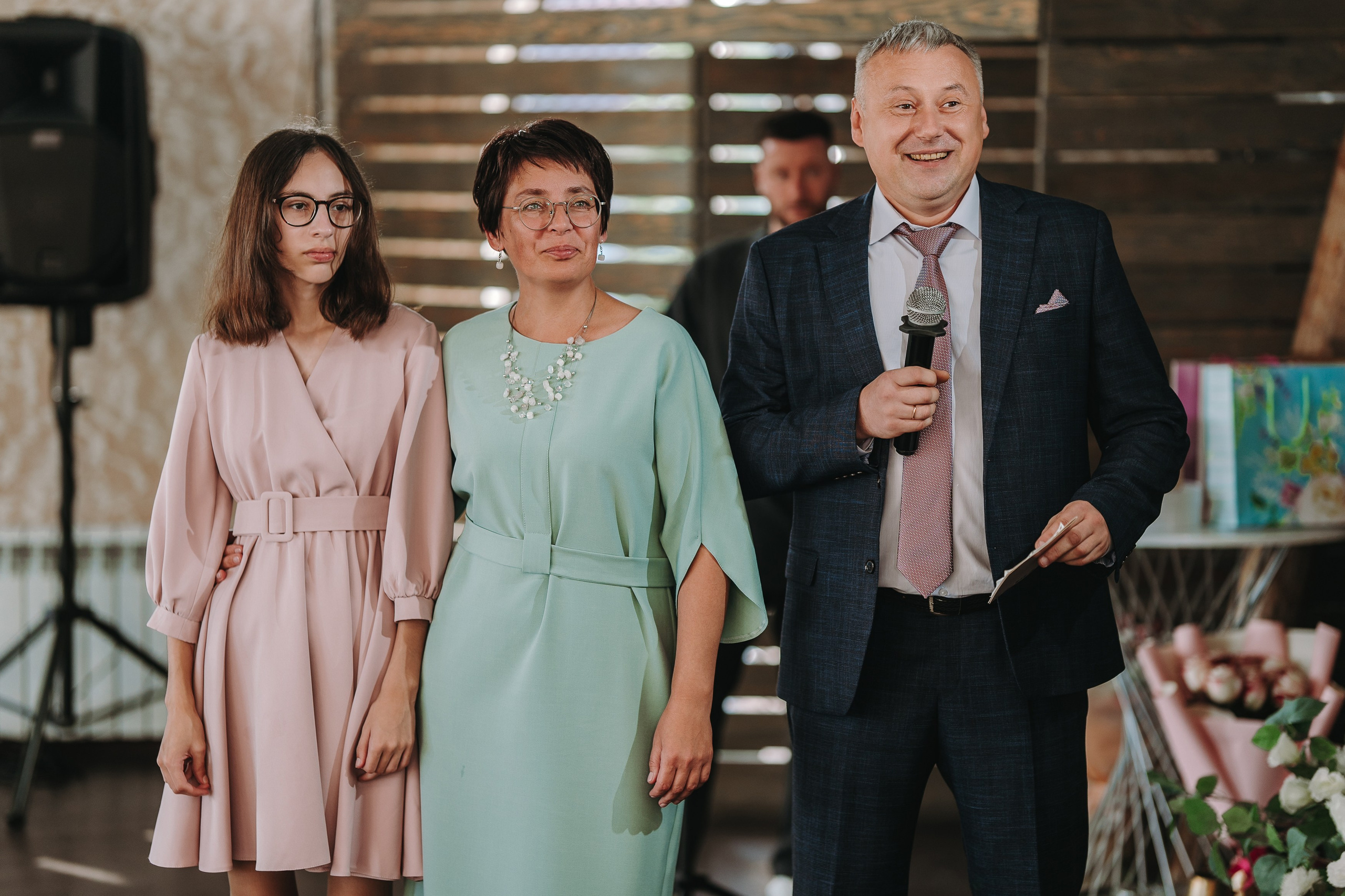 БАНКЕТНЫЙ ЗАЛ ТОРТУГА, ВЕДУЩИЙ АНДРЕЙ ОГНЕВ