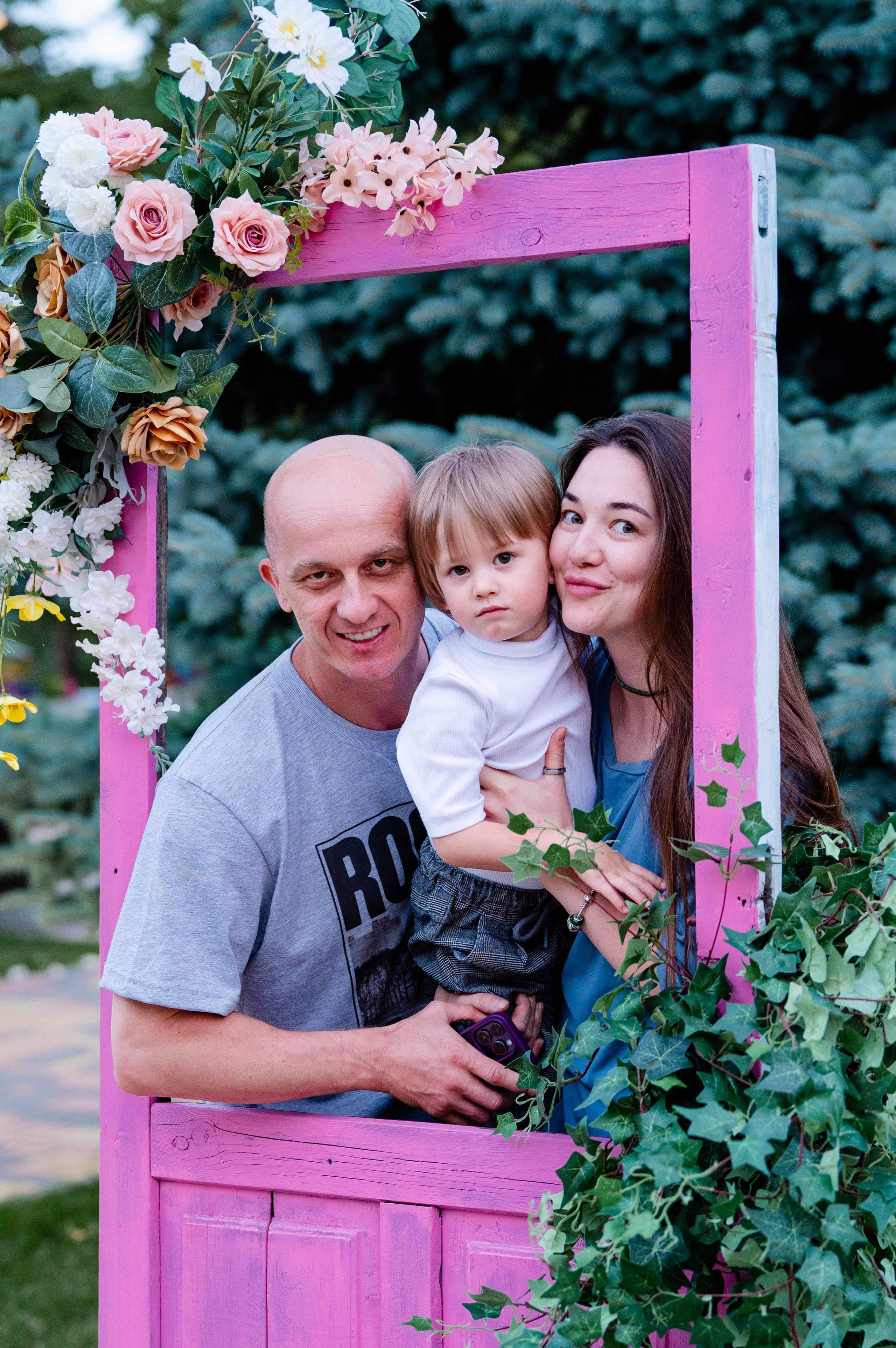 Фотозона «Дверь» ко Дню молодежи. Фотограф Алексей Черняев