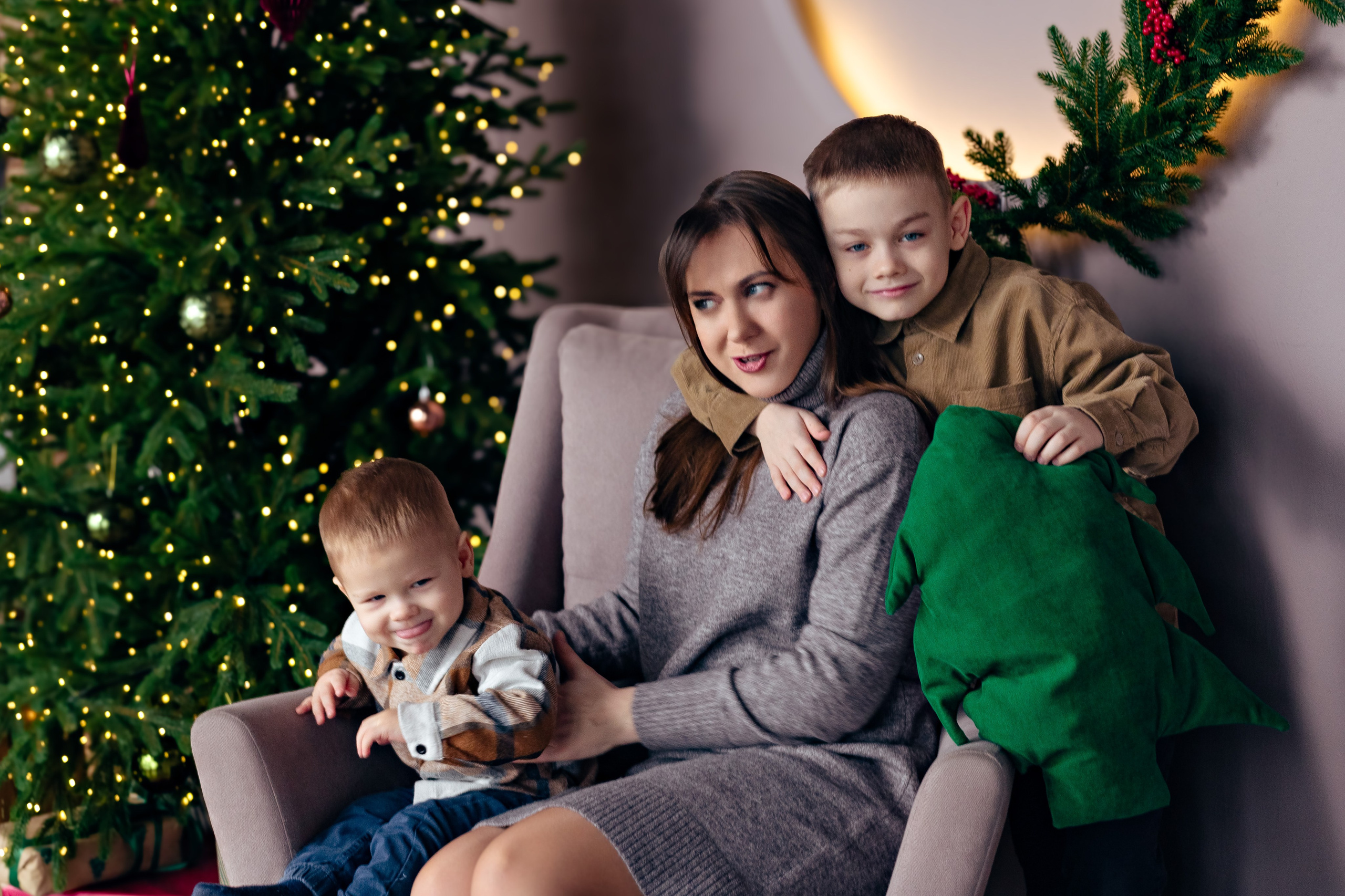 Семейная новогодняя фотосессия в студии Минска