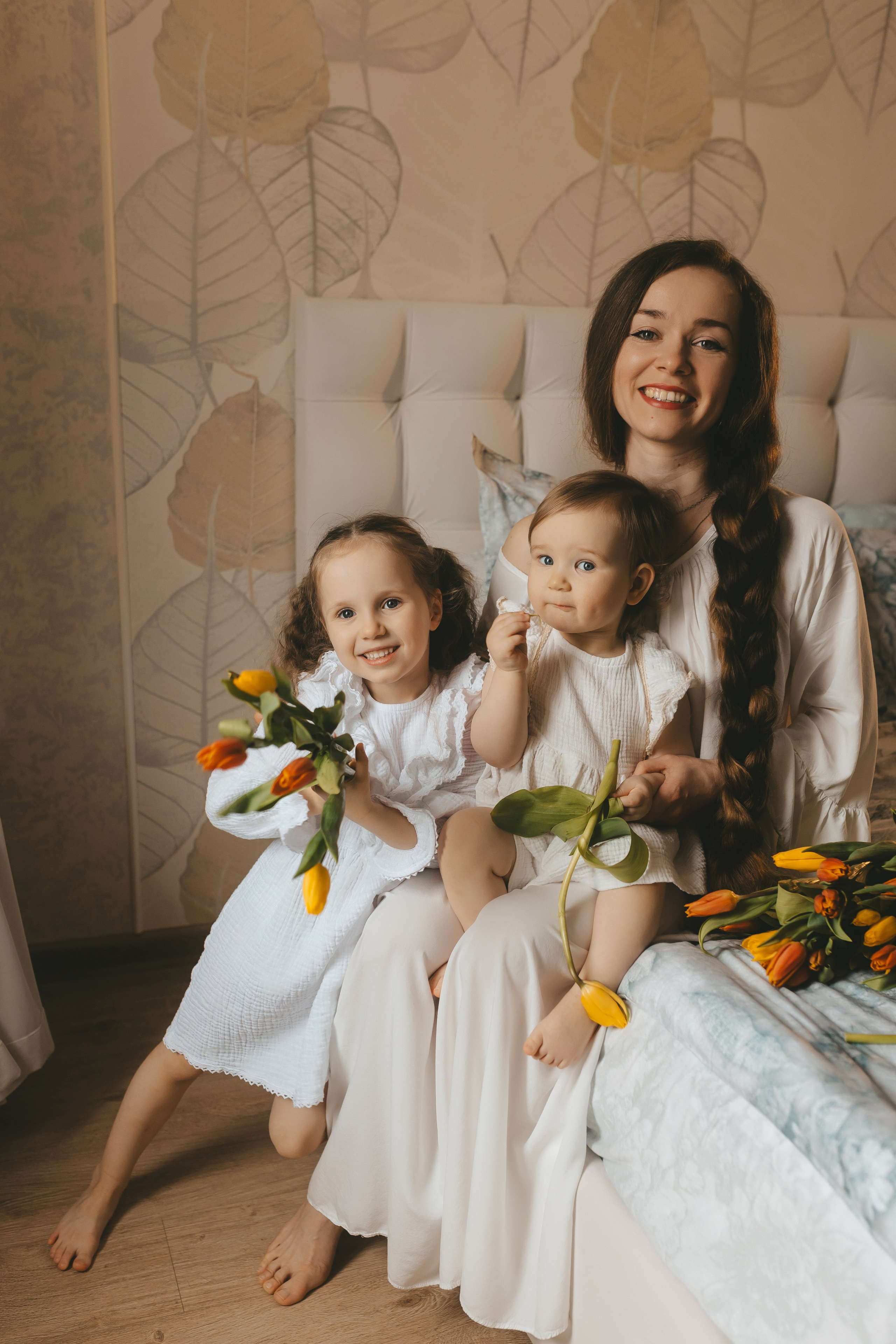 Весенняя домашняя семейная фотосессии мамы с дочками. Семейный и женский фотограф в Москве Надежда Воробьева