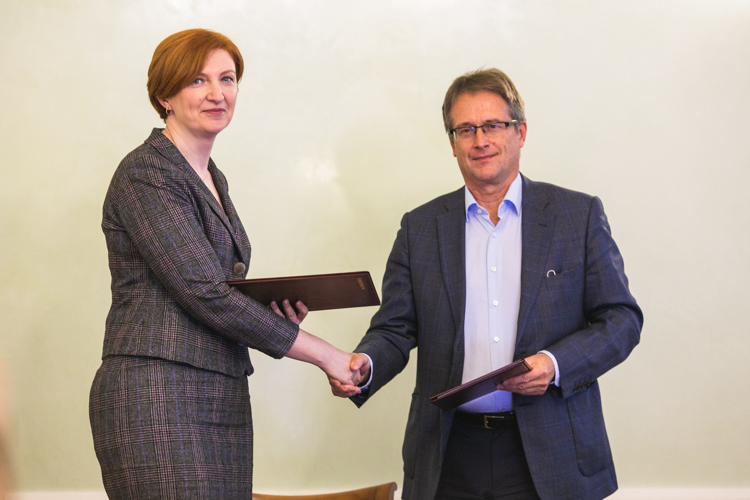 Деловые мероприятия. Профессиональный фотограф Евгений Земцов в Москве. Контент съемка, репортаж мероприятий, бизнес портреты