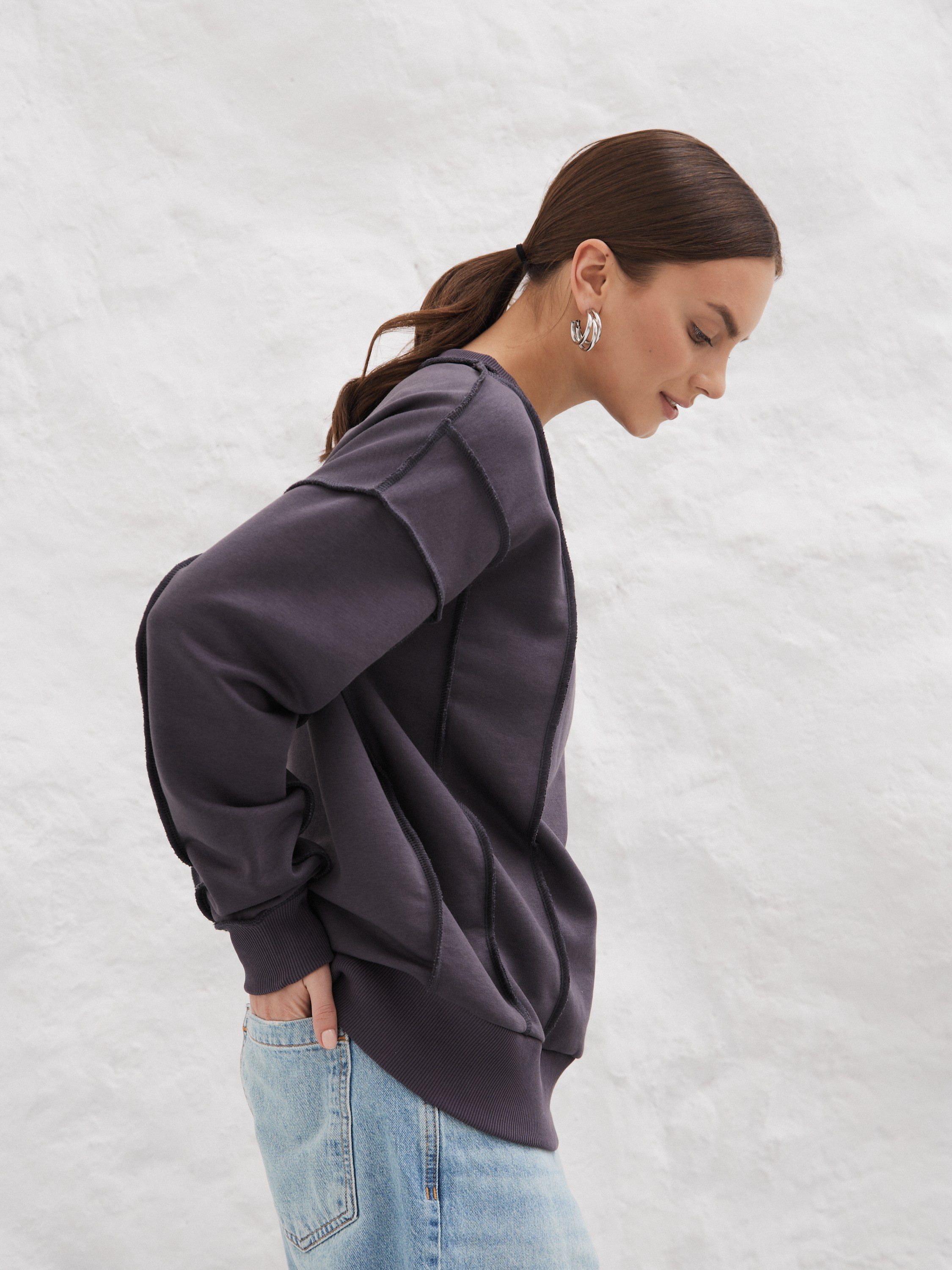 Фотосъемка свитшотов Екатеринбург Wildberries ВБ Ozon Озон мужские женские свитшоты фотосессия одежды Екб заказать цена фотосъемка товара WB. Фотограф Екатеринбург Анастасия Жерновская | Маркетплейсы и нейрофото