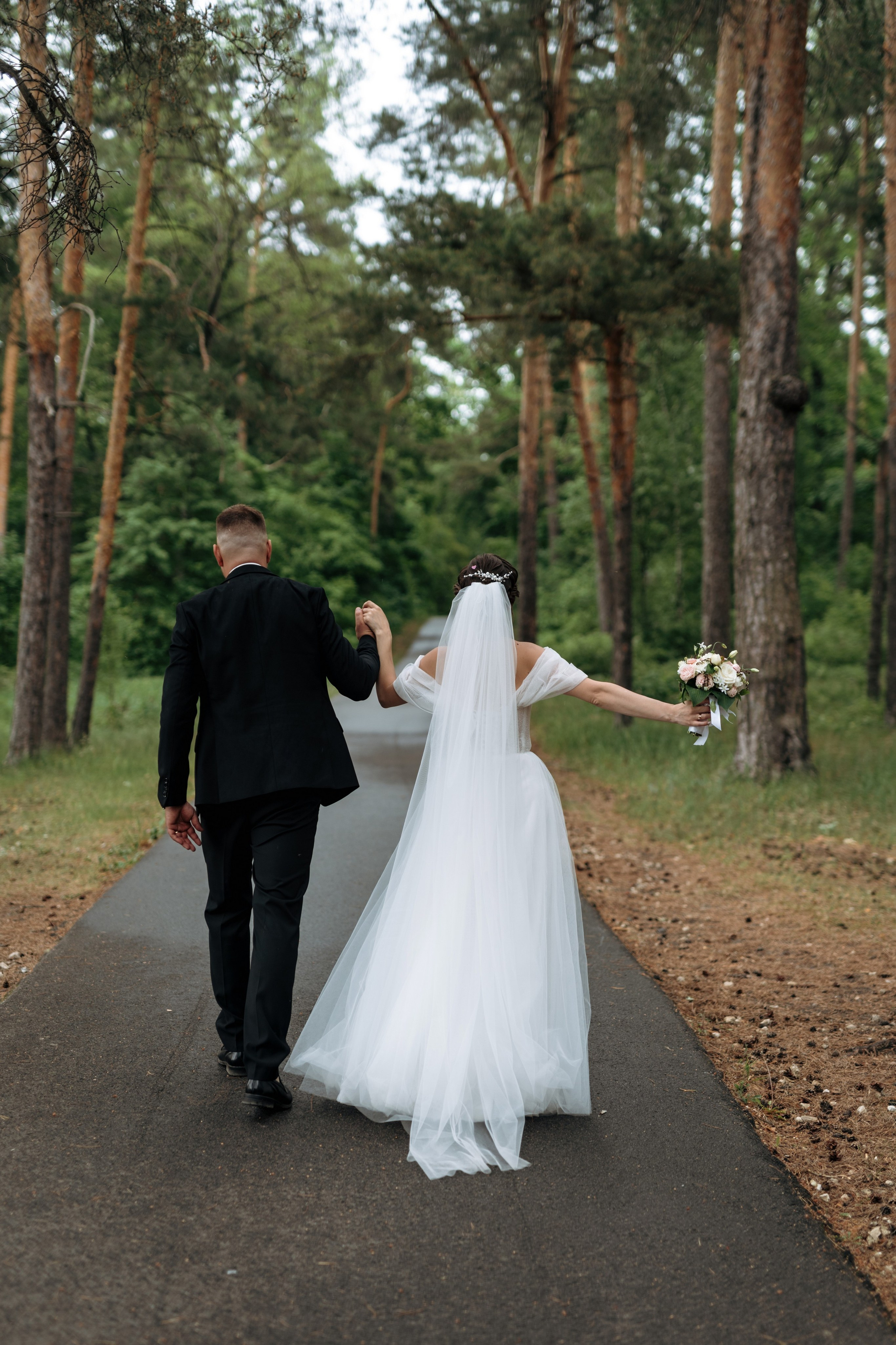 Свадебный день Яны и Максима, прогулка в лесу, Картинная галерея в Тамбове. Свадебный фотограф в Тамбове Павел Четвертков