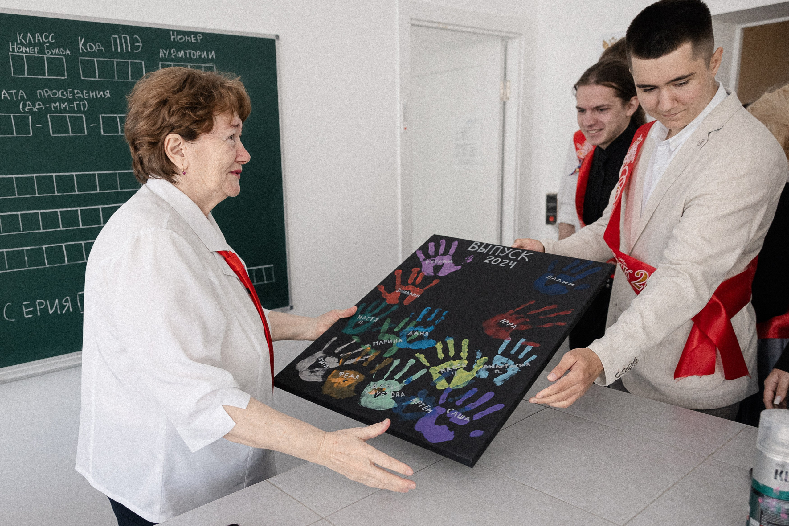 Последний звонок — линейка. Свадебный фотограф Роман Еремеев