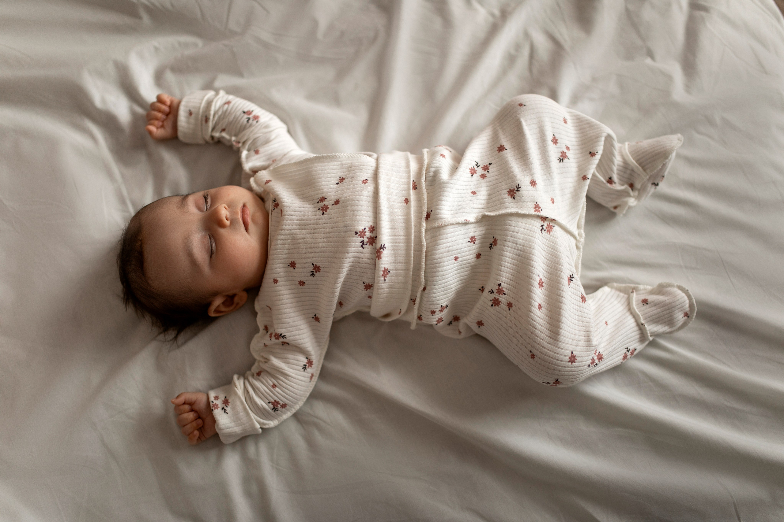 | ПЕРВЫЕ МГНОВЕНИЯ |