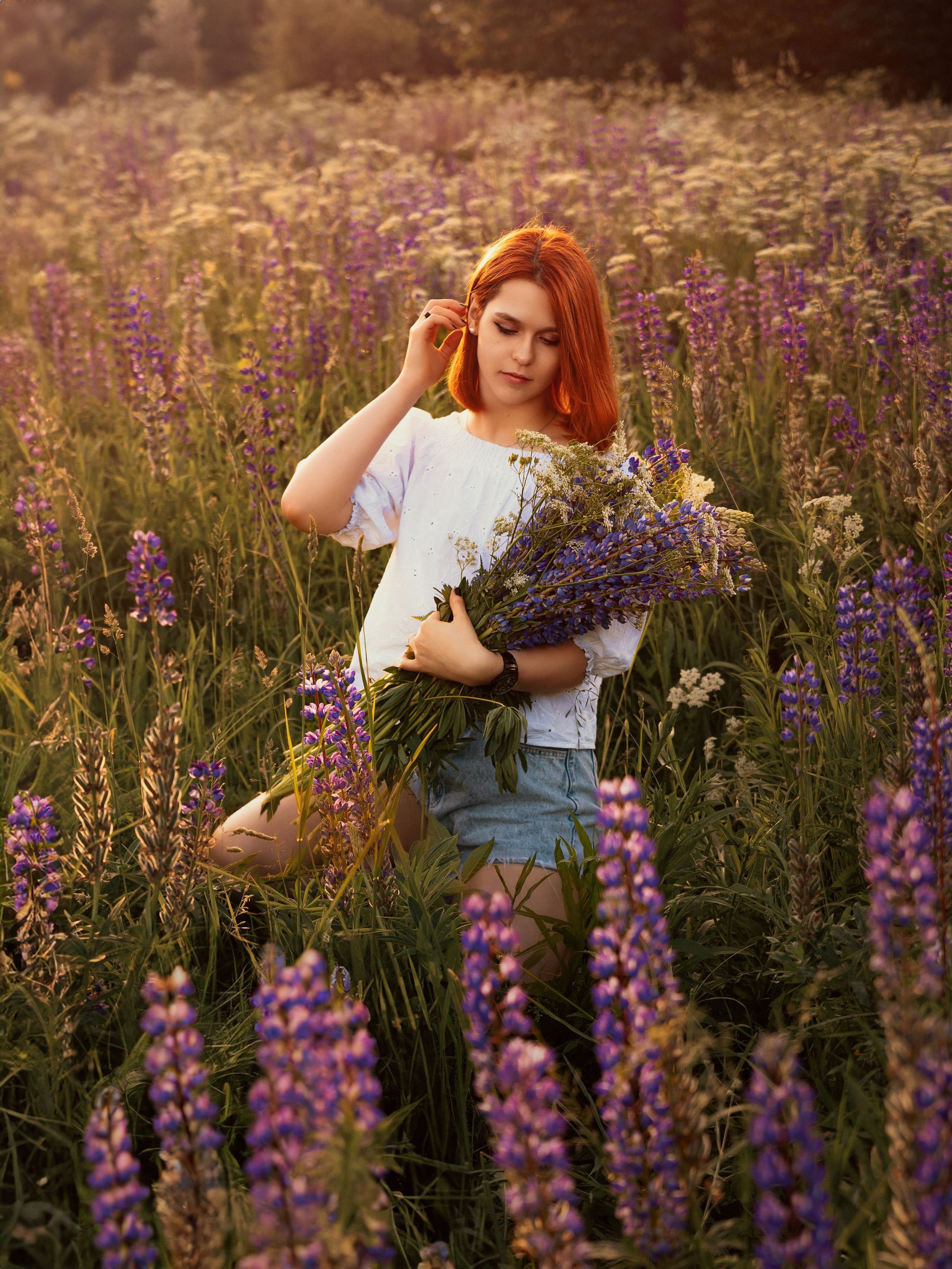 Красивая история для подростка на закате в поле люпинов. Трубинова Екатерина | Семейный фотограф | Москва