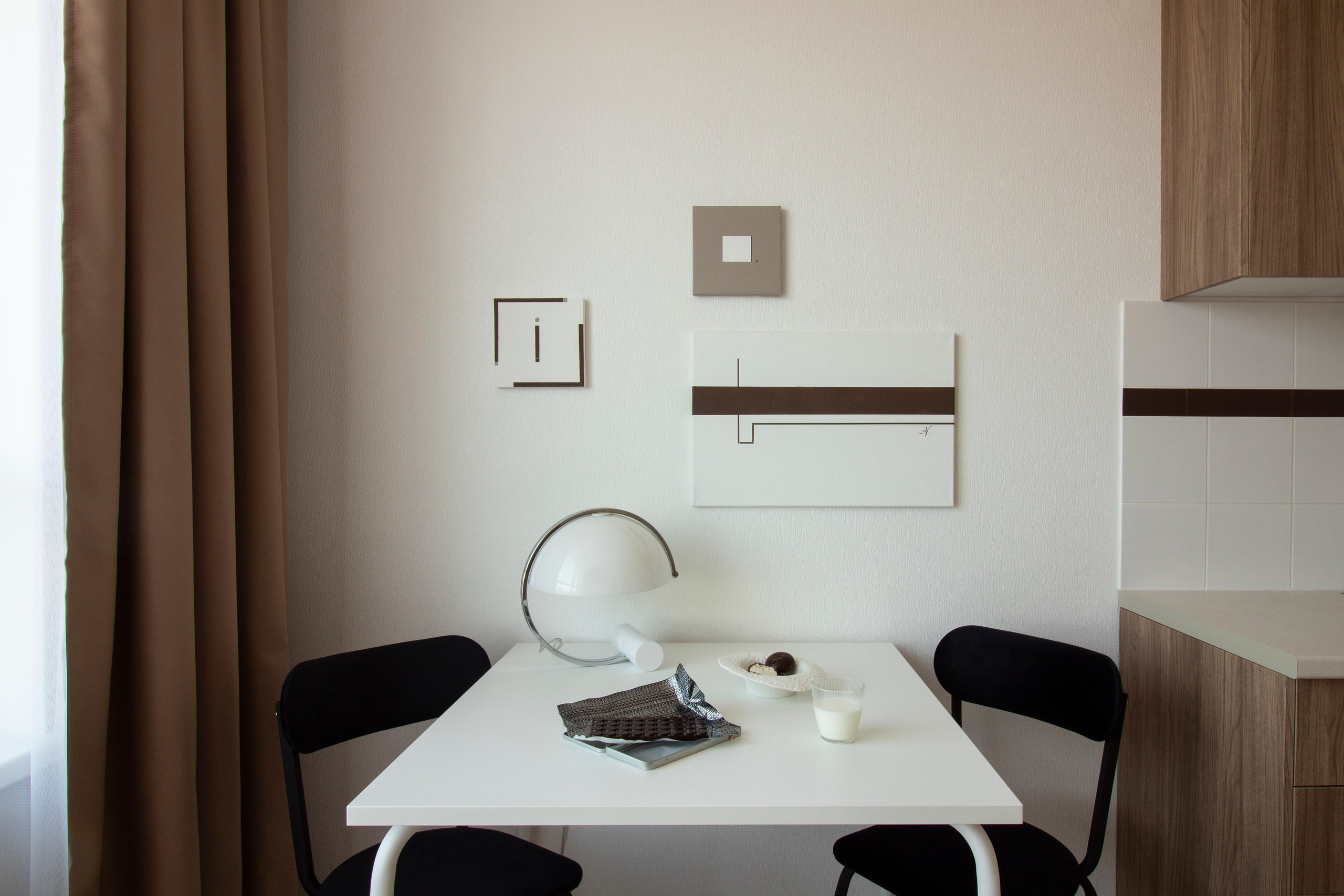 Параллельные линии — геометричная квартира для сдачи в аренду. Хоумстейджинг и дизайн. Екатеринбург