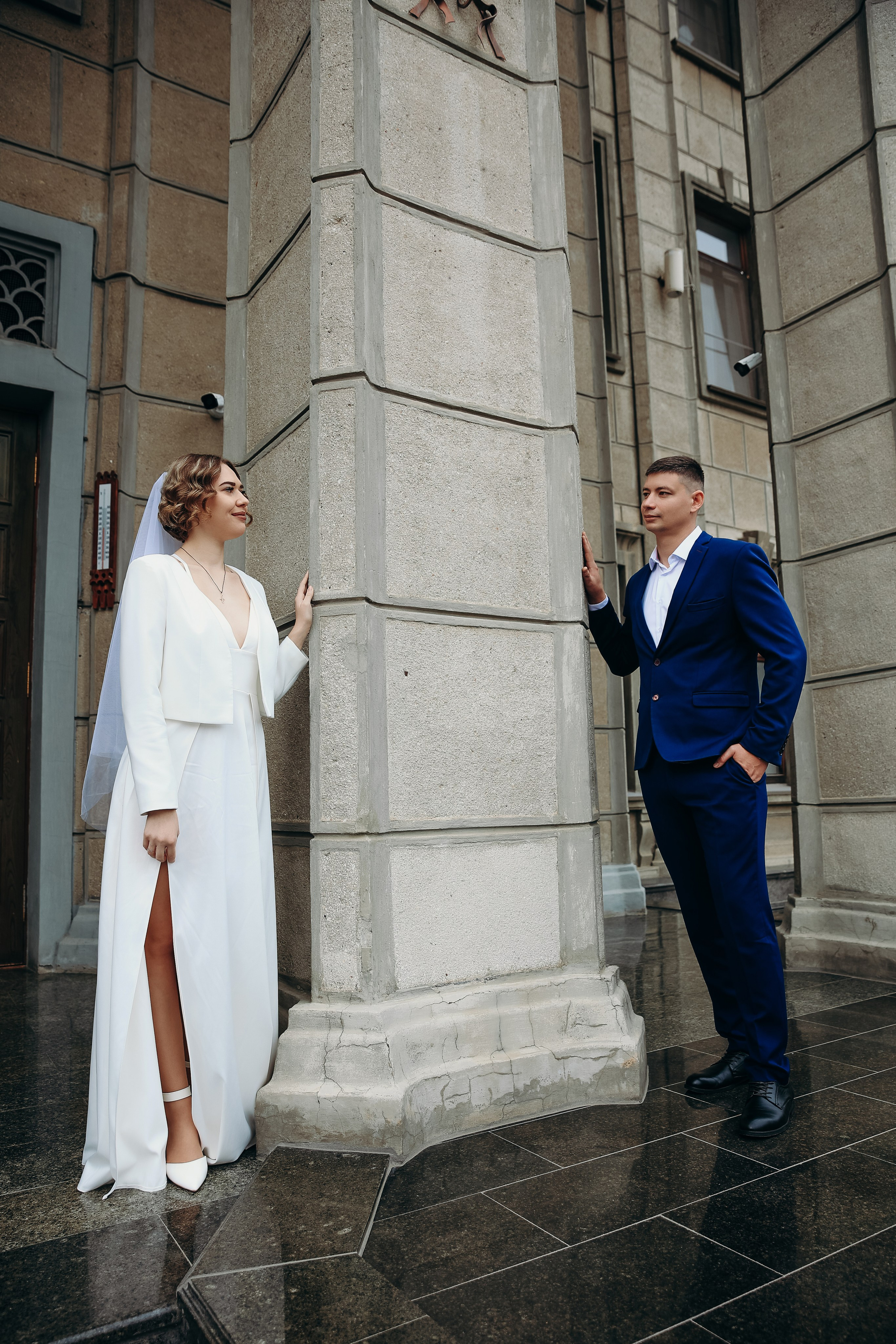 Свадебная прогулка в Екатерининском сквере 25.10.2024. Свадебный и семейный фотограф Виолетта Сидельникова. Краснодар, Россия, Беларусь, Европа