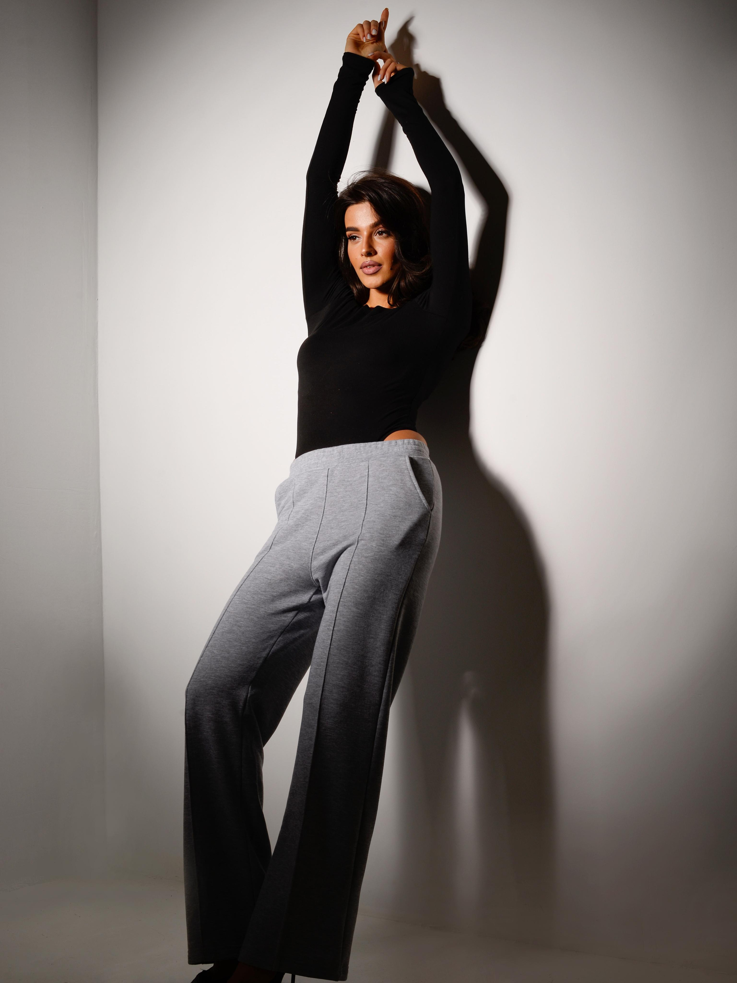 Модельная съемка на циклораме для маркетплейсов. ТМ Продакшн — Съемка для маркетплейсов в Москве