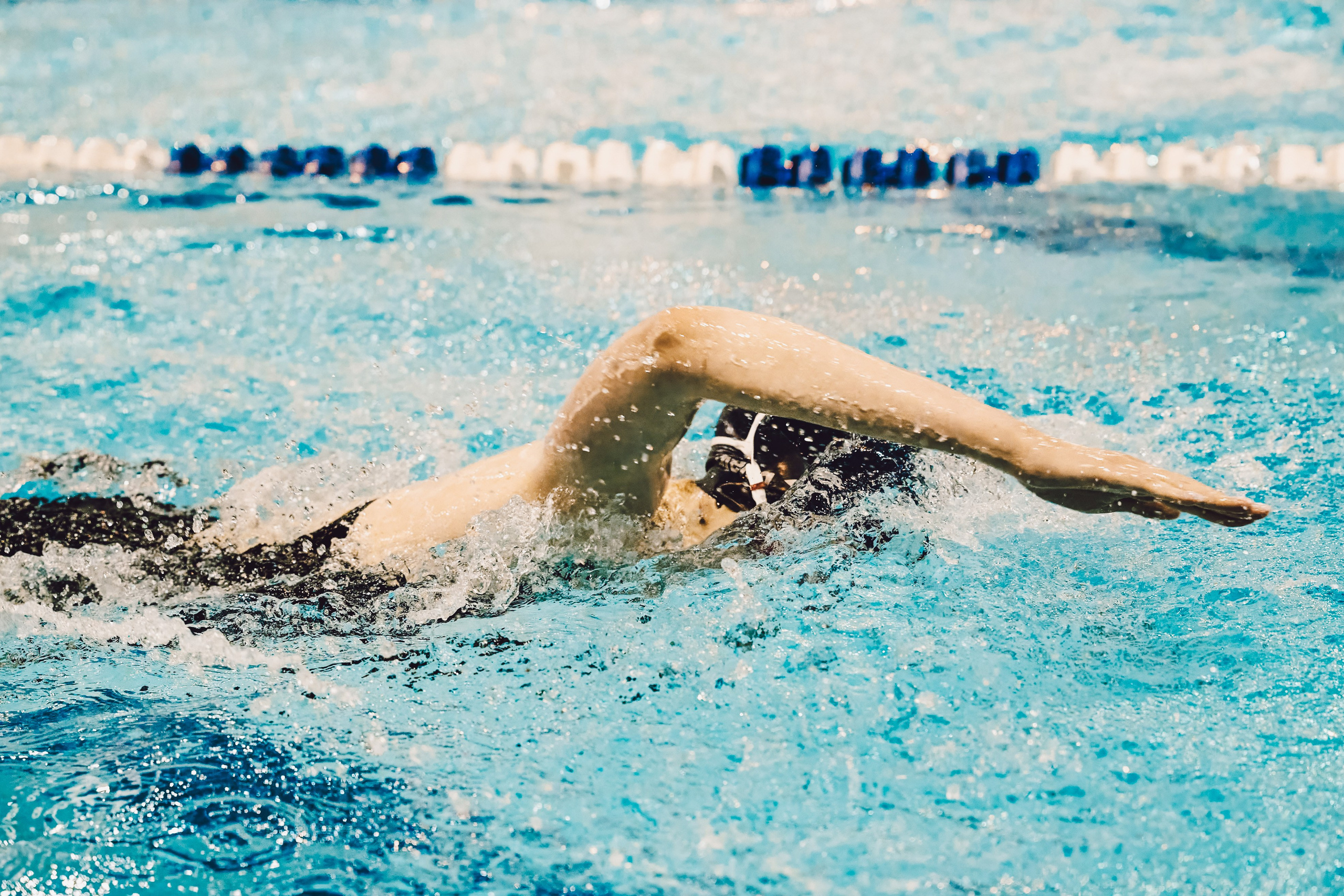 Случайно в бассеине. Портретный фотограф в Санкт-Петербурге Дария Сыч