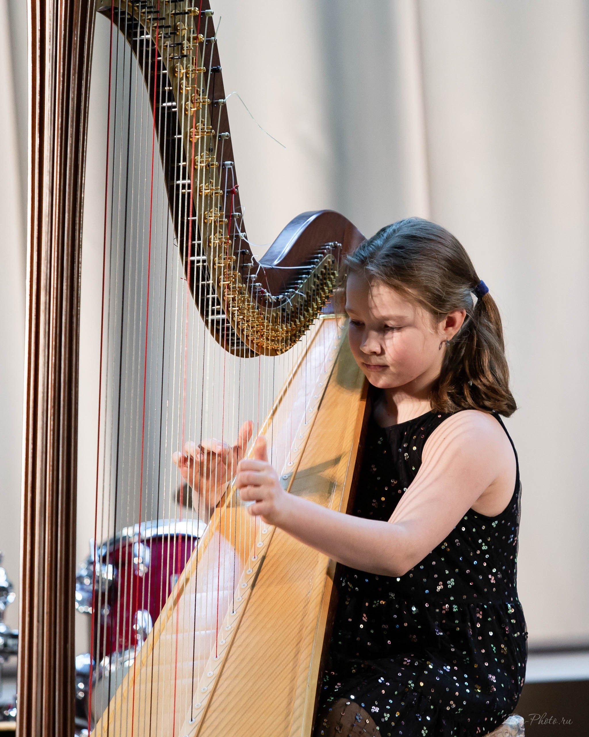 Отчётный концерт ДШИ им. Н.А. Римского-Корсакова. Струнный отдел. Репортажный фотограф в Москве