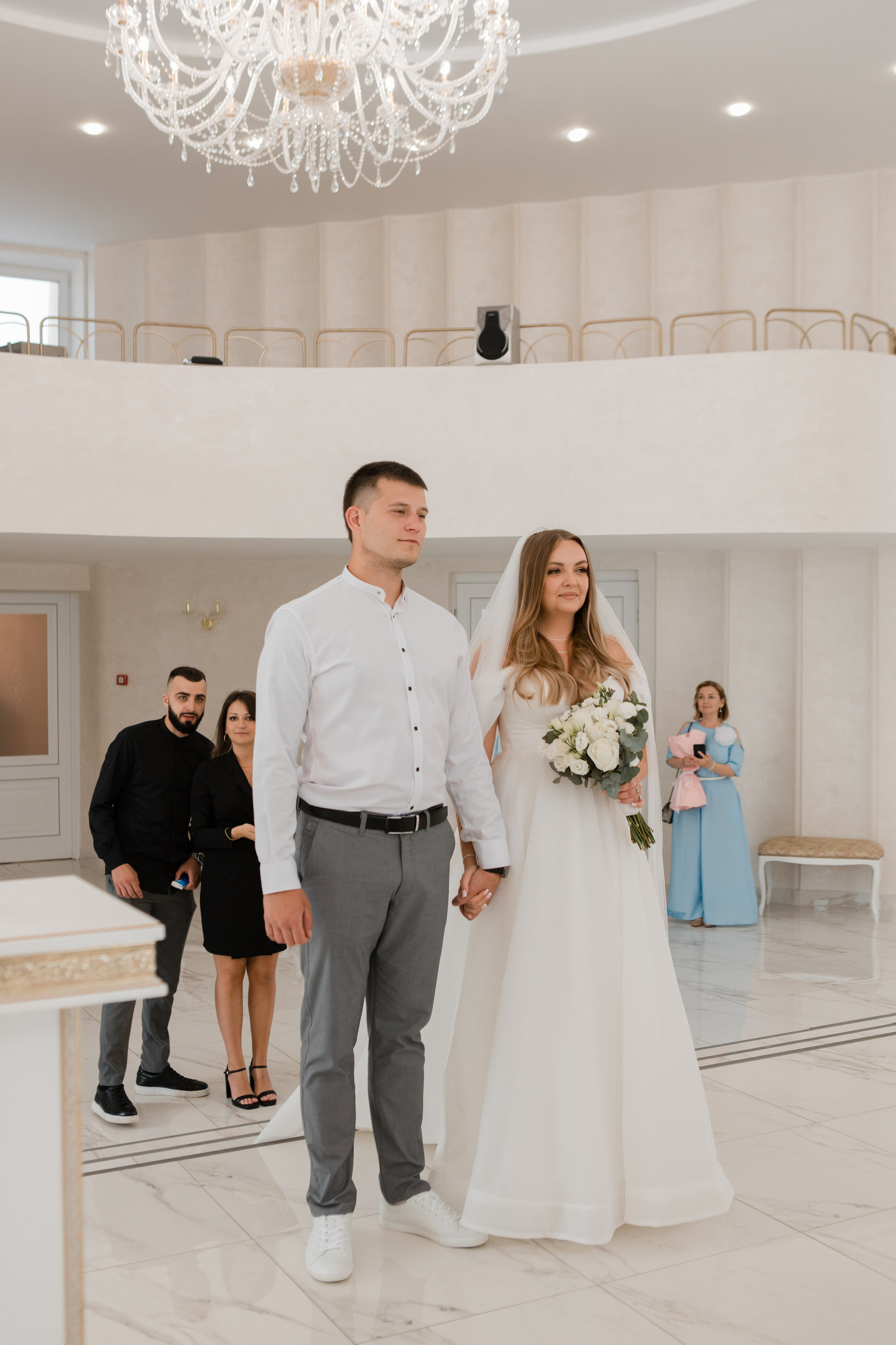 Отдел ЗАГС Администрации Фрунзенского района. Видеосъемка и фотосъемка свадеб. Фотограф и оператор на свадьбу. Видеосъемка подкастов, собственная видео-фотостудии. Предметная фотосъемка